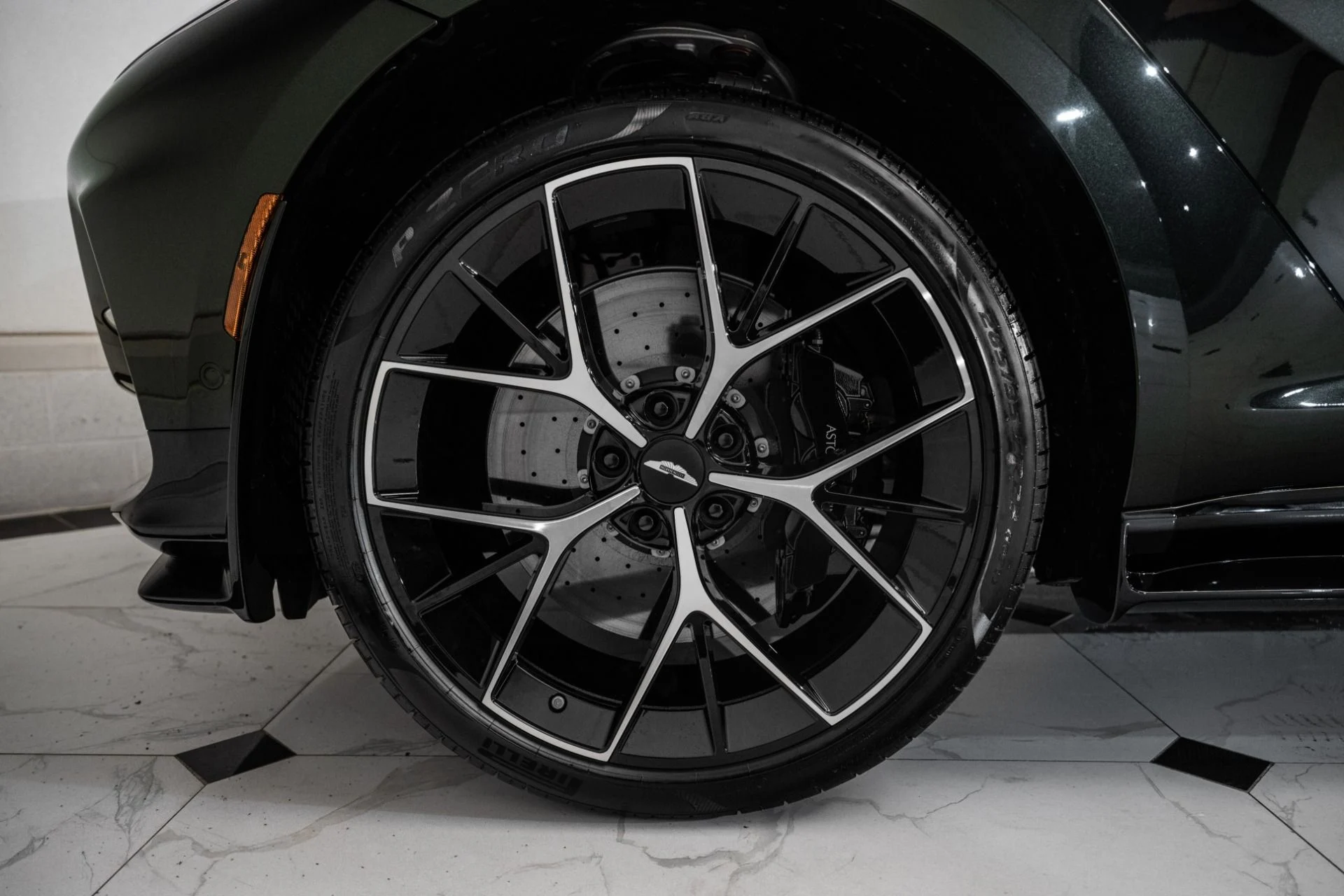 mph003_3622341753_New_2026_ASTON_MARTIN_DBX_707_1759283914_5ab6105554