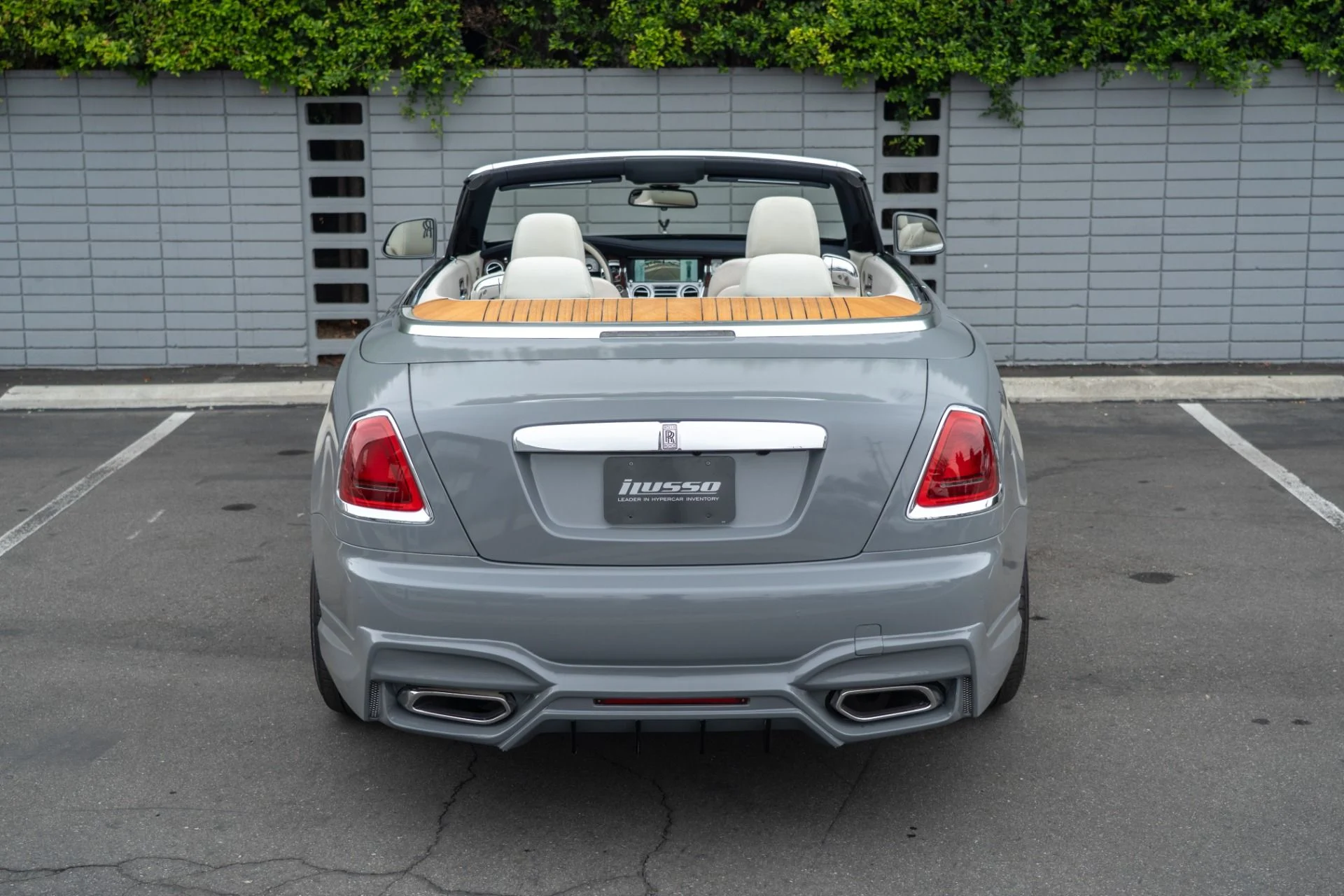 mph003_3630858601_Used_2017_Rolls_Royce_Dawn_1759961826_28c9954039