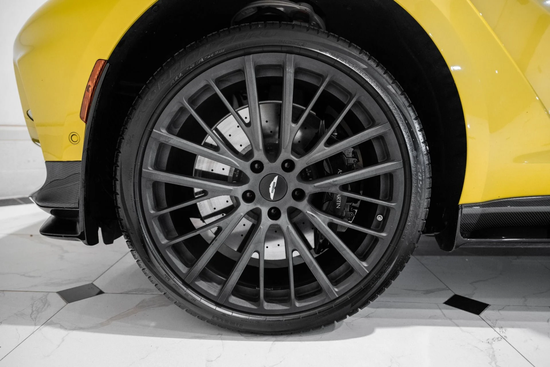 mph003_363257288_Used_2025_Aston_Martin_DBX_707_1763828543_27b704f981