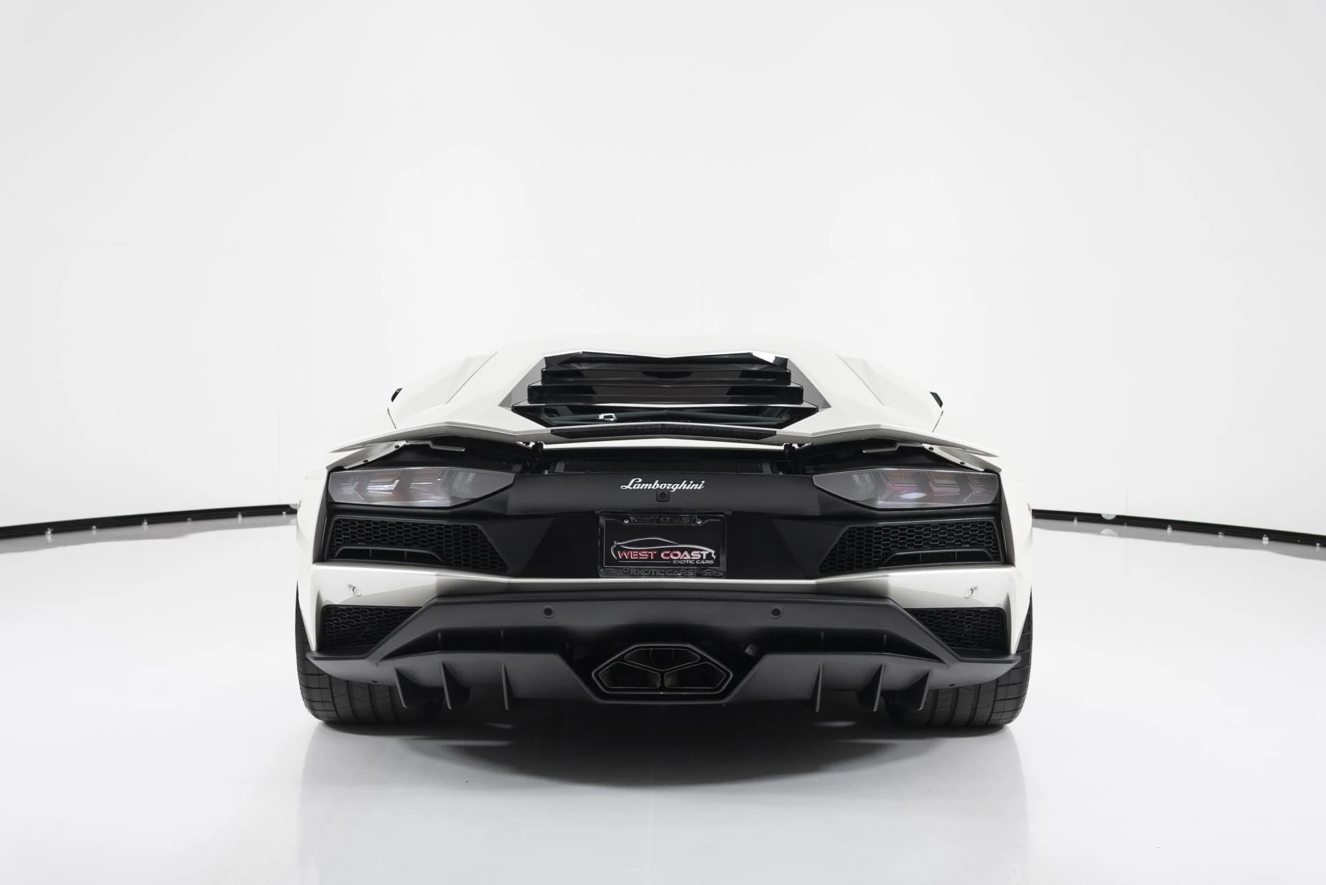 mph003_3634024690_Used_2018_Lamborghini_Aventador_LP_740_4_S_1752175683_62d23c243e