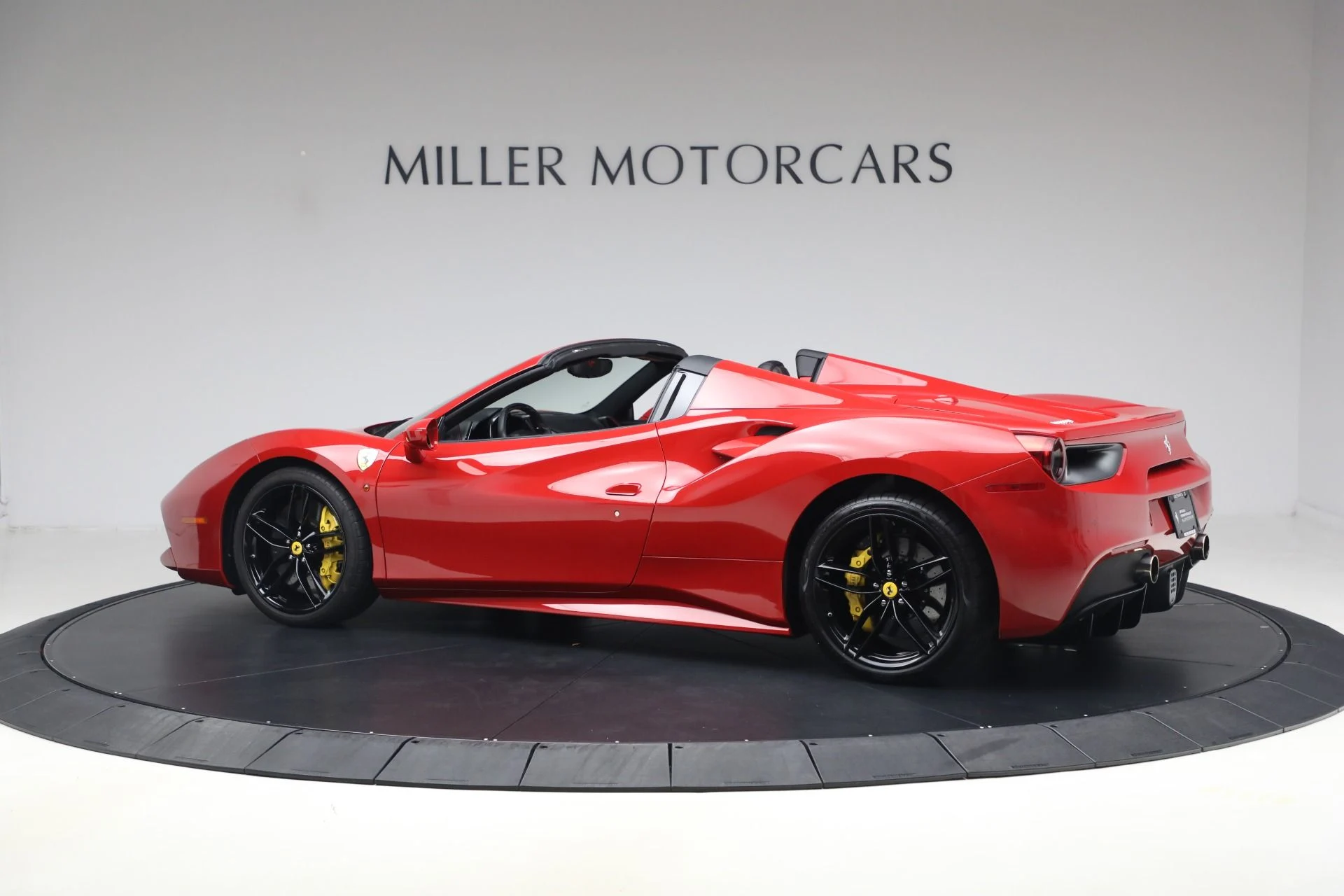 mph003_3640954636_Used_2019_Ferrari_488_Spider_1792598381_a3e1c7c449