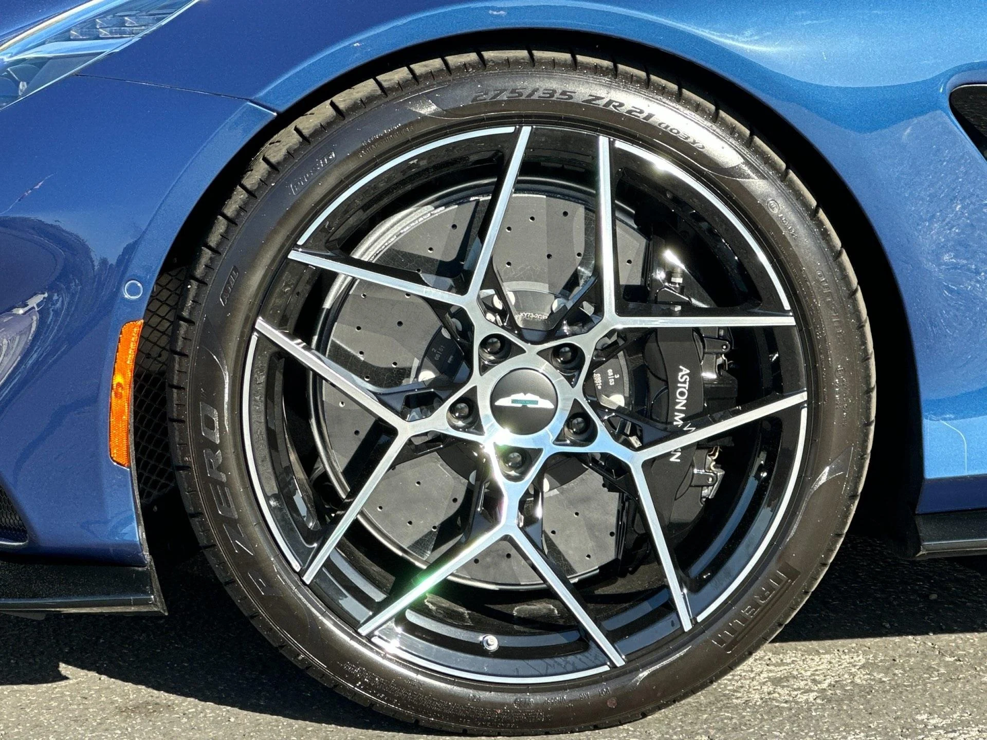 mph003_364237214_New_2025_Aston_Martin_Vanquish_V12_1761314706_5d3419079a