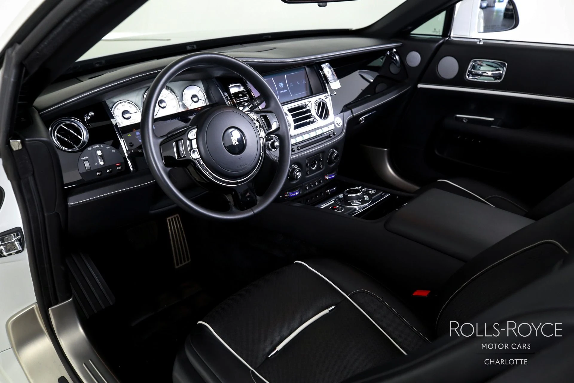 mph003_3646149984_Used_2018_Rolls_Royce_Dawn_1750953521_0f7f32e0f9