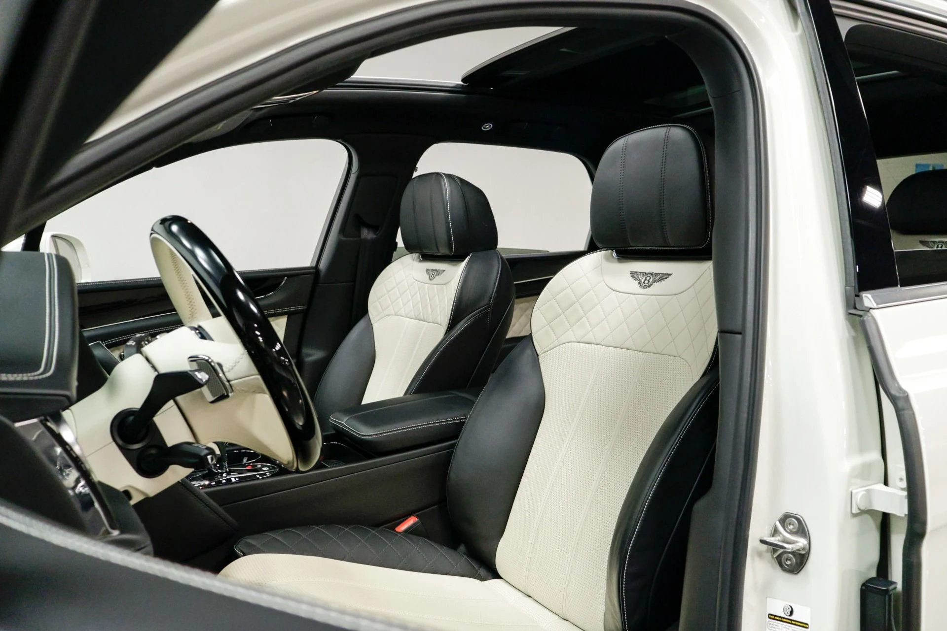 mph003_3650272832_Used_2020_Bentley_Bentayga_V8_1760480773_453c58dcb3