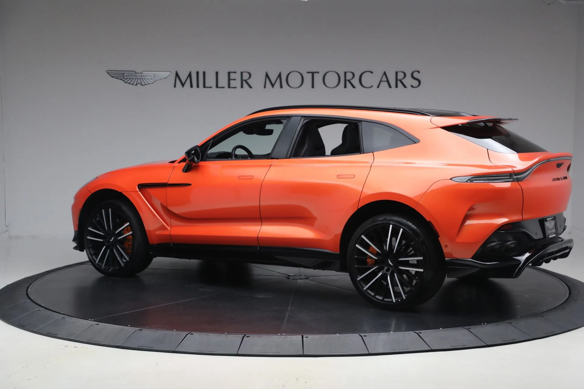 mph003_3658794842_Used_2023_Aston_Martin_DBX_707_1764179336_98d7797dfb