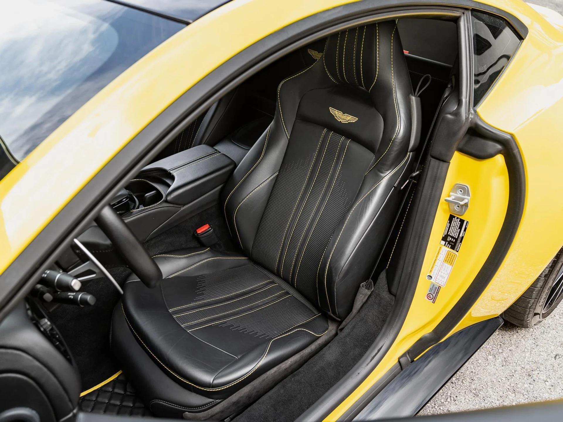 mph003_3671153787_Used_2020_Aston_Martin_Vantage_Coupe_1775769057_70f9e1181e