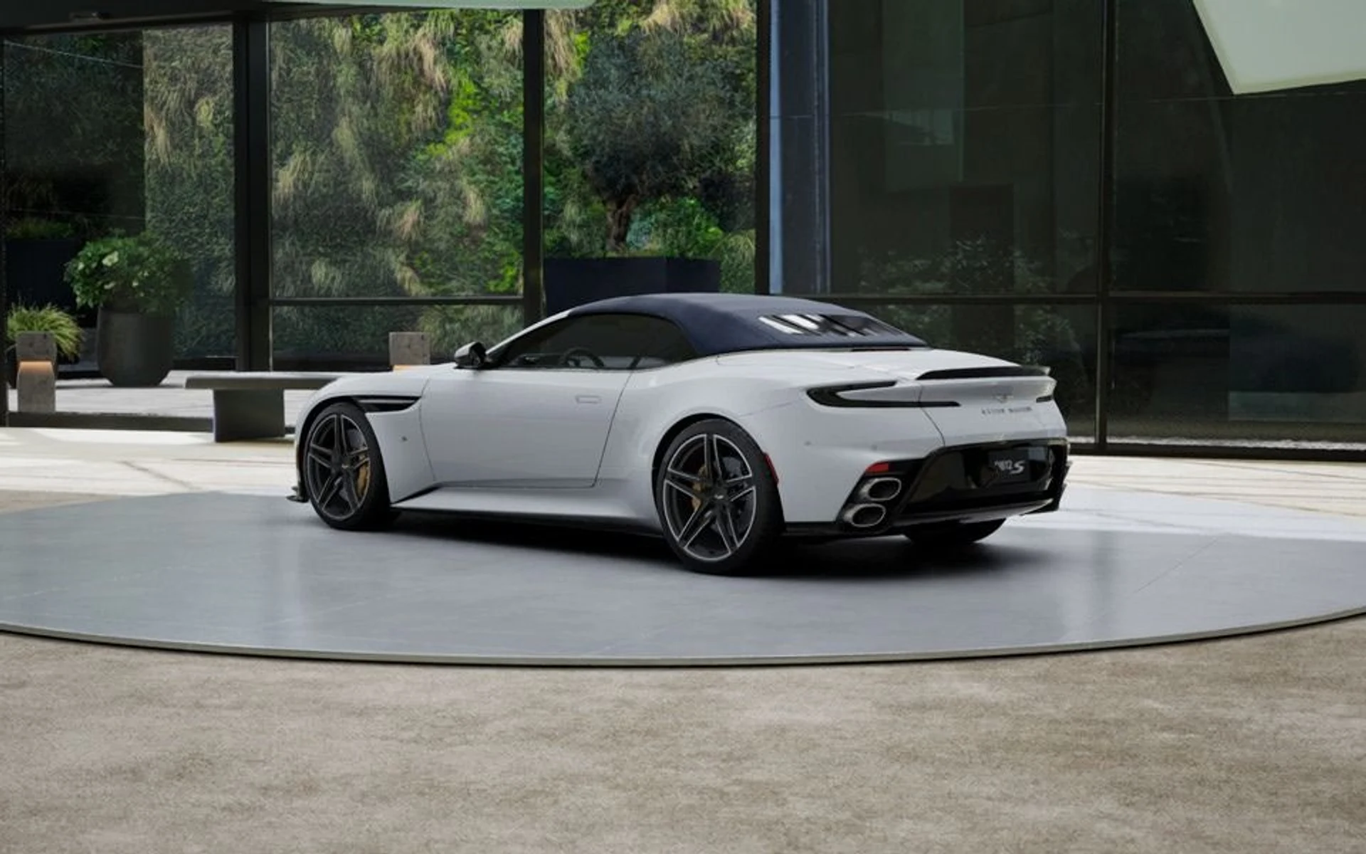 mph003_3671745238_New_2027_Aston_Martin_DB_12_S_Volante_In_Transit_42fe92927e