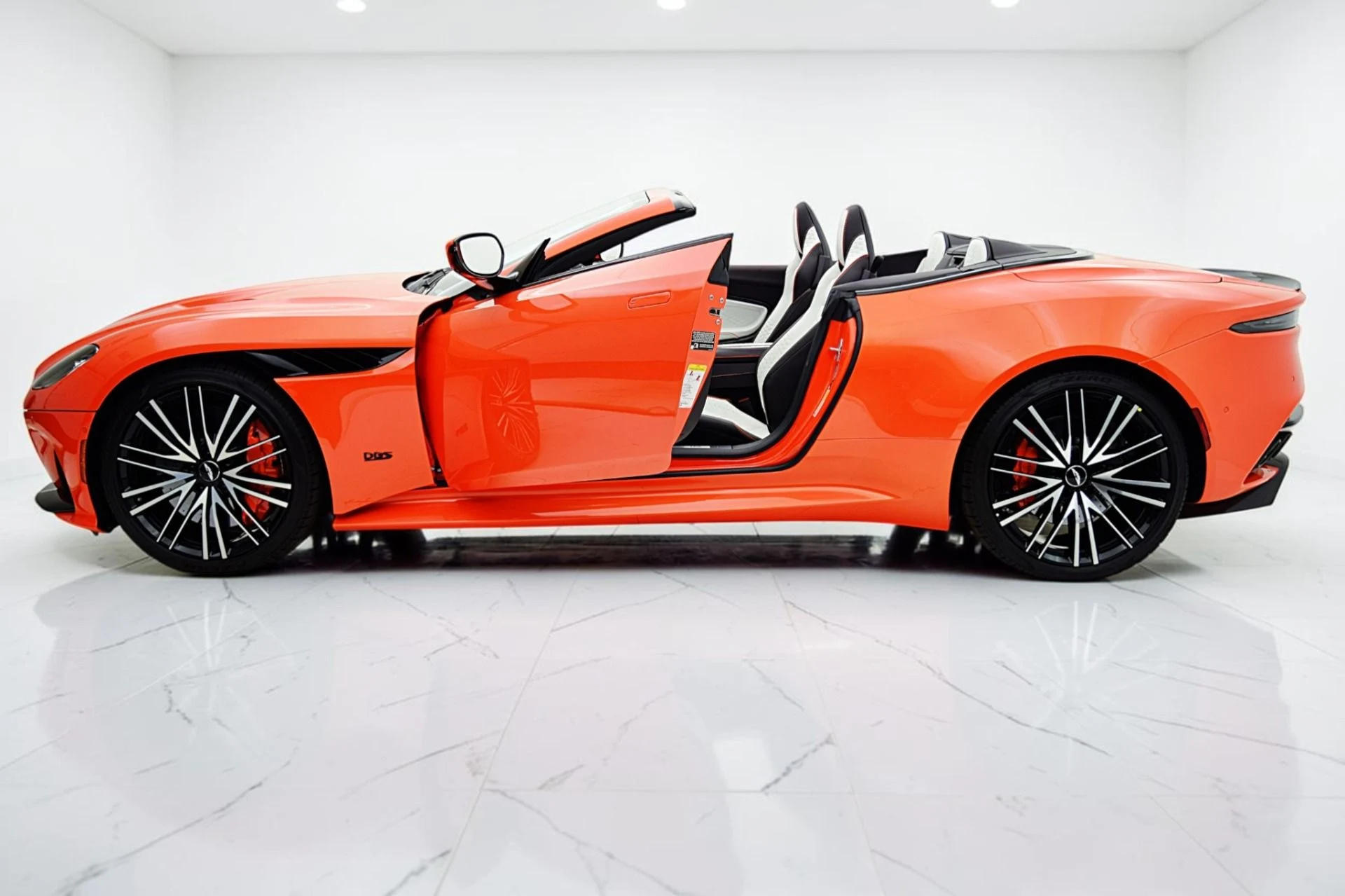 mph003_3678285924_Used_2023_Aston_Martin_DBS_Volante_cee6236e51