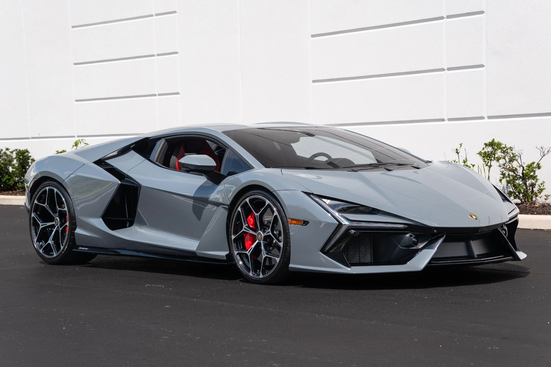 mph003_3678617466_Used_2024_Lamborghini_Revuelto_1778880537_24718fee14