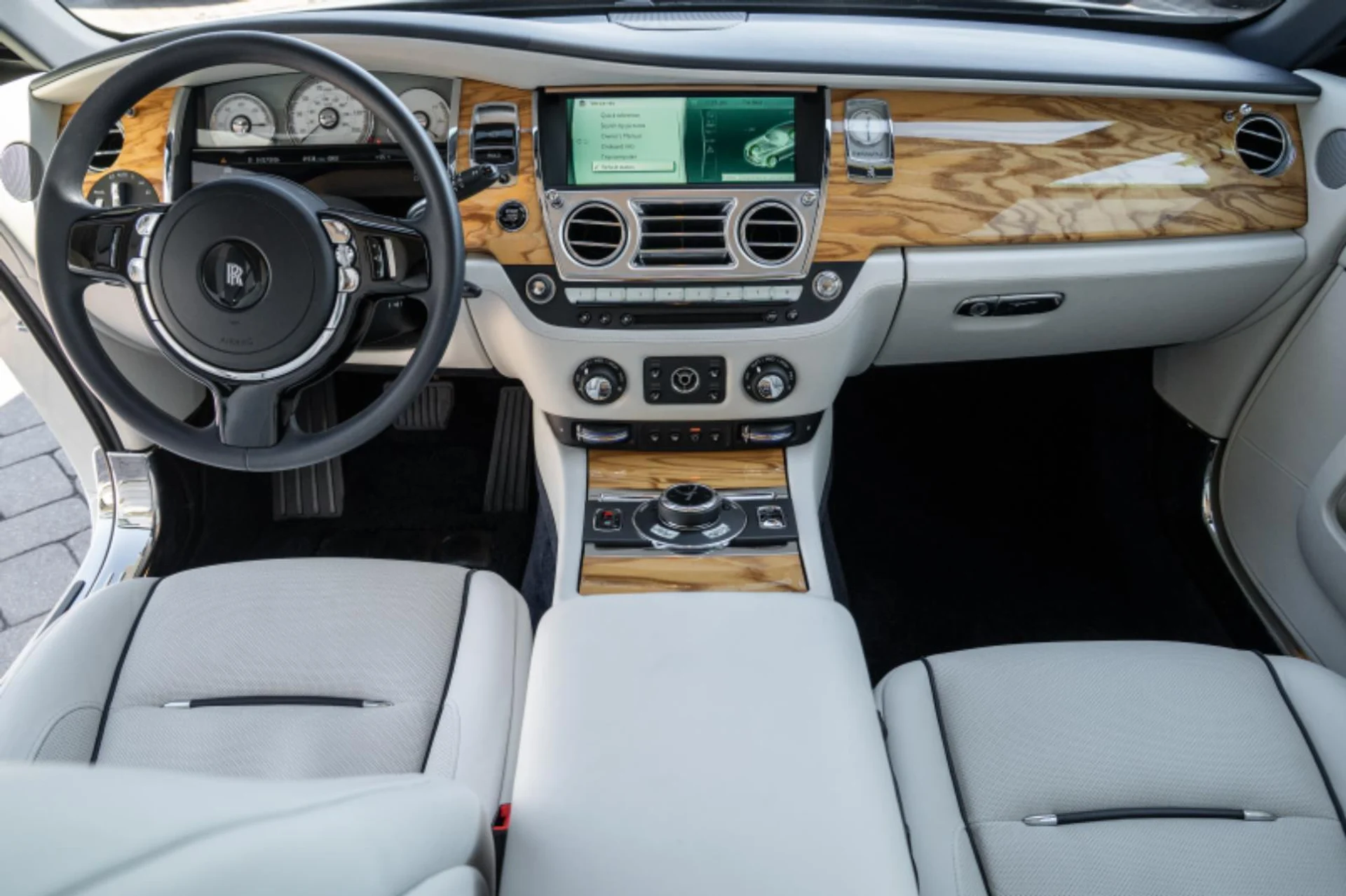 mph003_36803121_Used_2016_Rolls_Royce_Dawn_2dr_Convertible_1769595359_85782cbde7