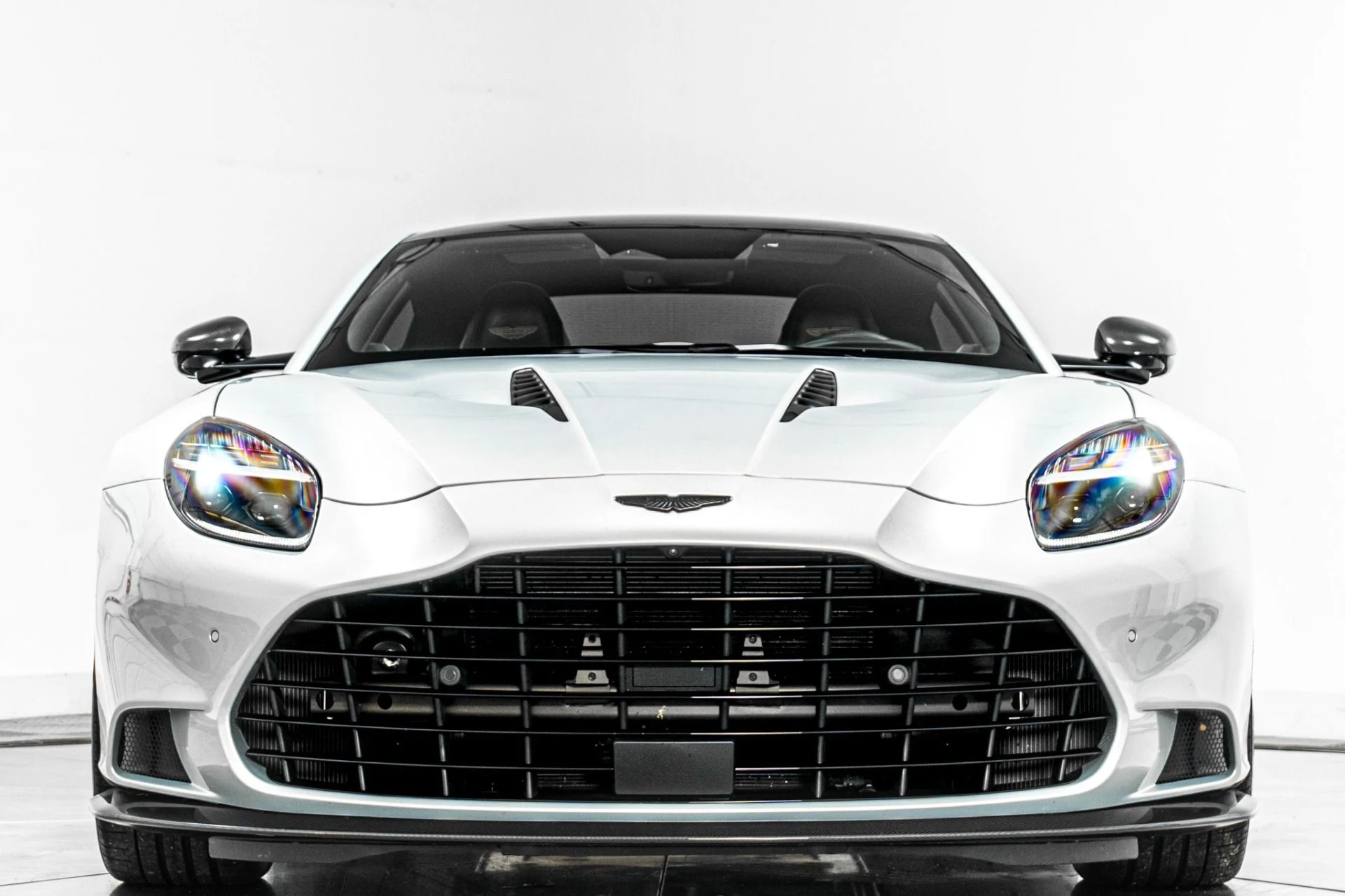 mph003_3682136035_Used_2025_Aston_Martin_Vanquish_Huge_542_K_MSRP_Low_Miles_Extensive_Carbon_Fiber_1786477789_483bc928a5