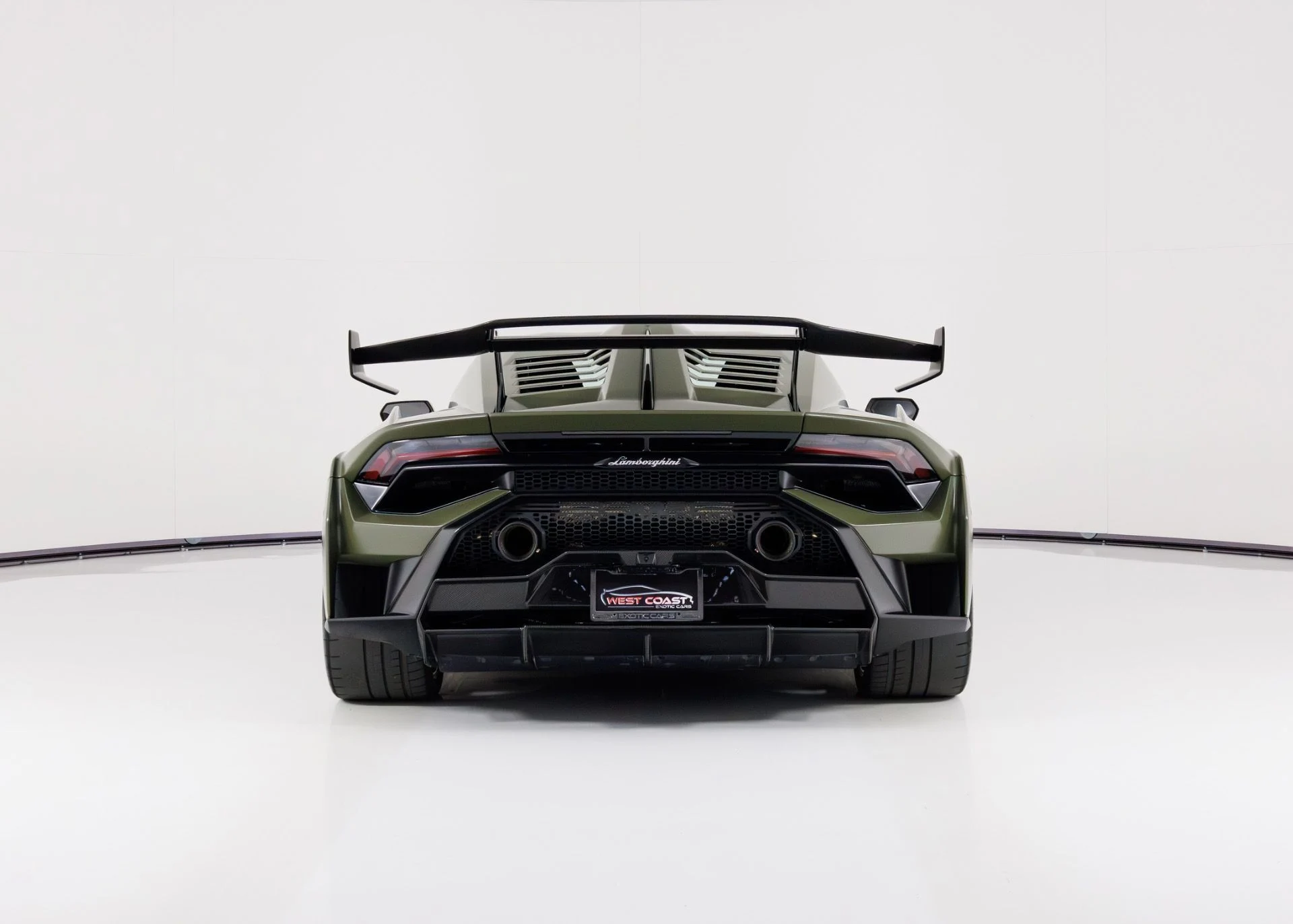 mph003_3686960392_Used_2022_Lamborghini_Huracan_STO_1770056089_cbfdde98e4