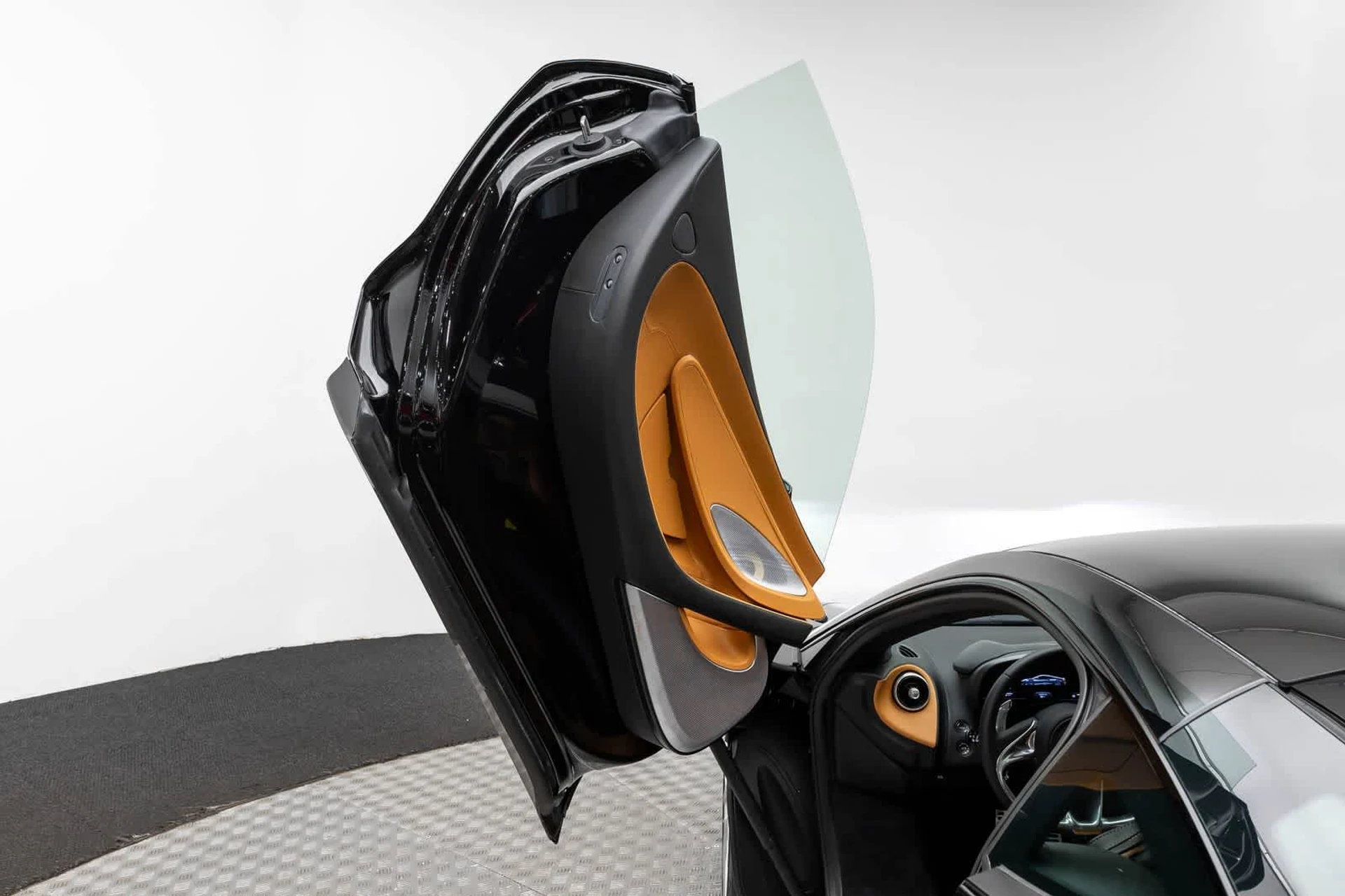 mph003_3688216000_4_4dc35c6341