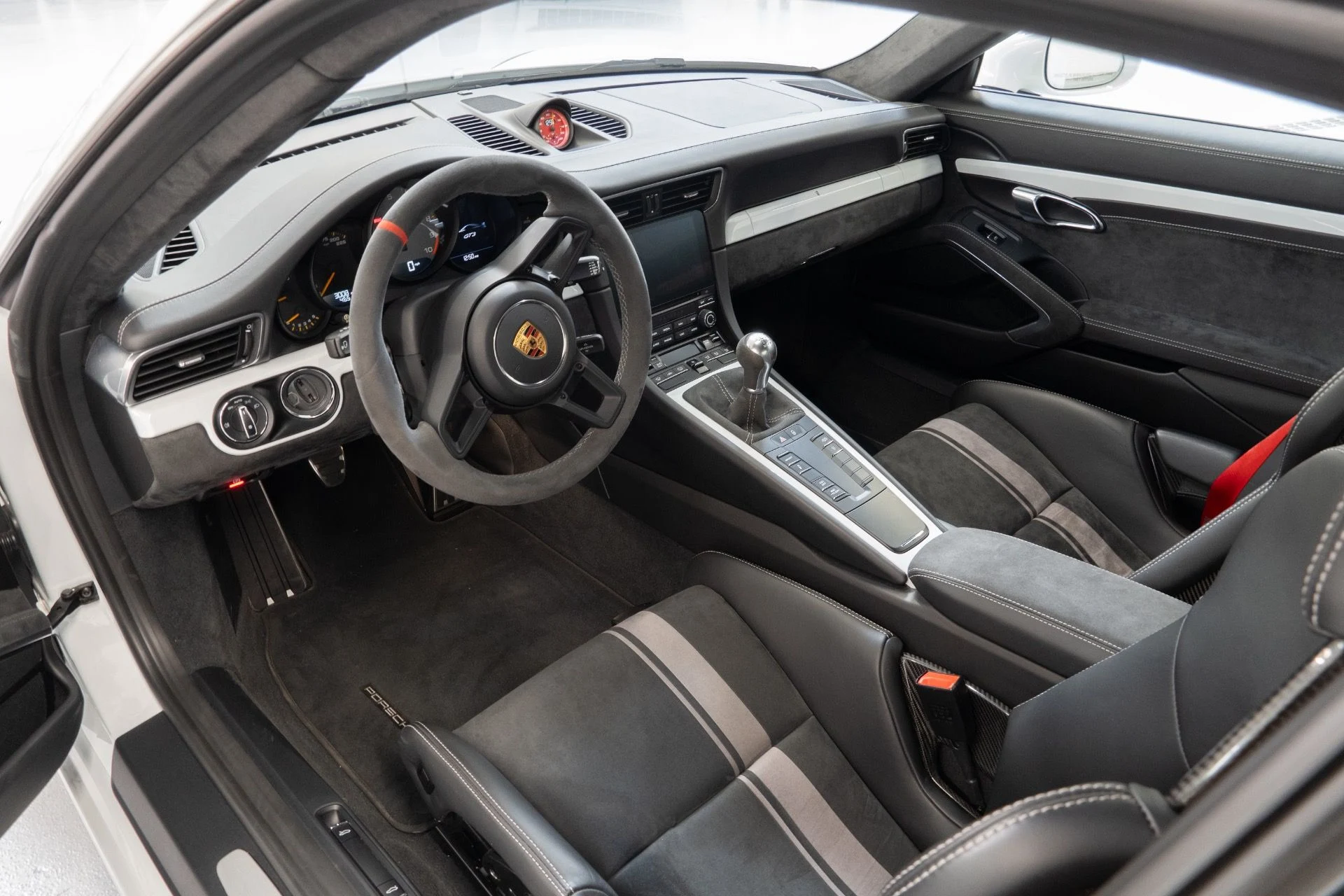 mph003_3700668190_Used_2018_Porsche_911_GT_3_1756318181_8bd9934ef3