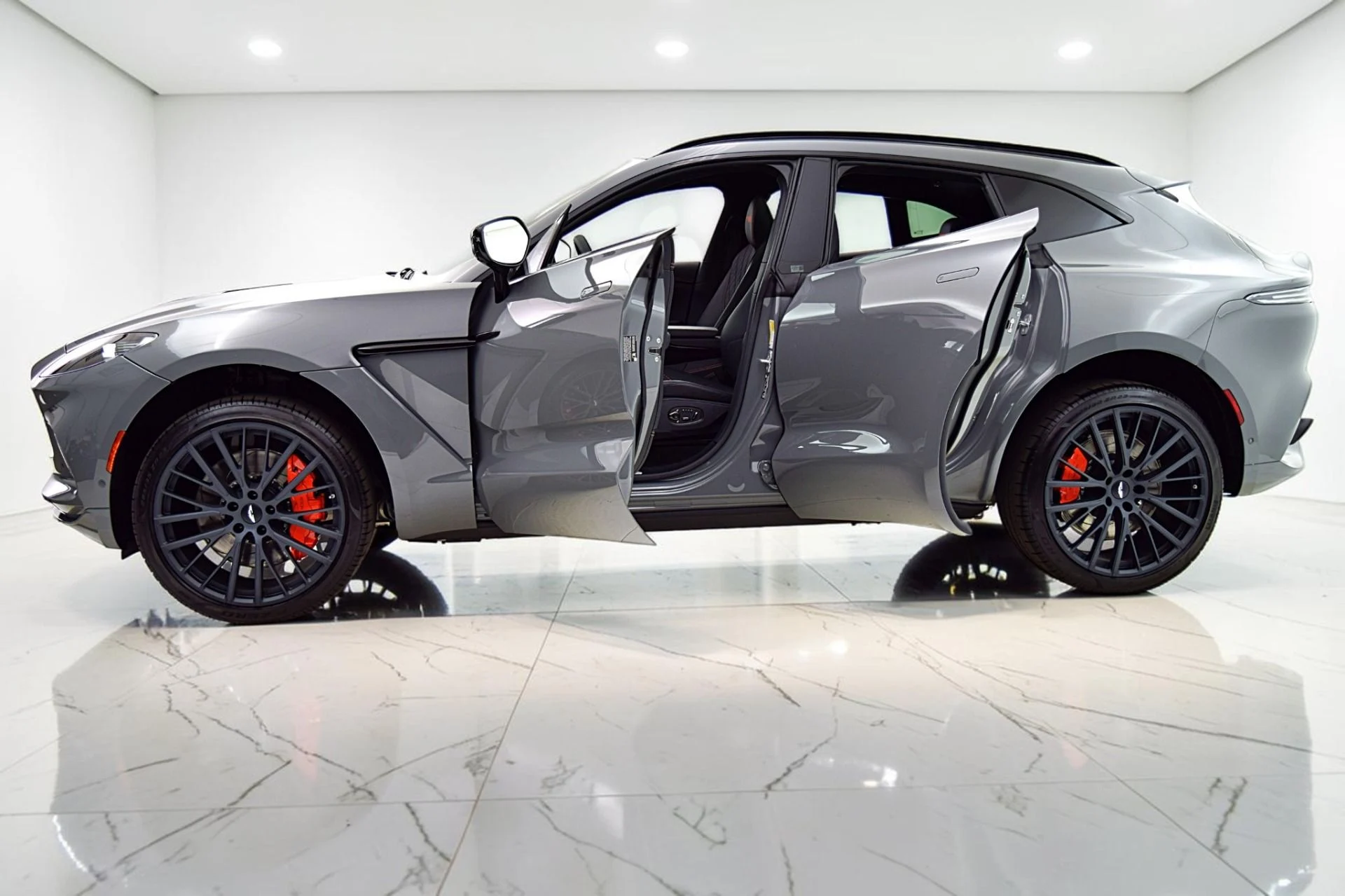 mph003_3716108855_Used_2023_Aston_Martin_DBX_3e282fa37e