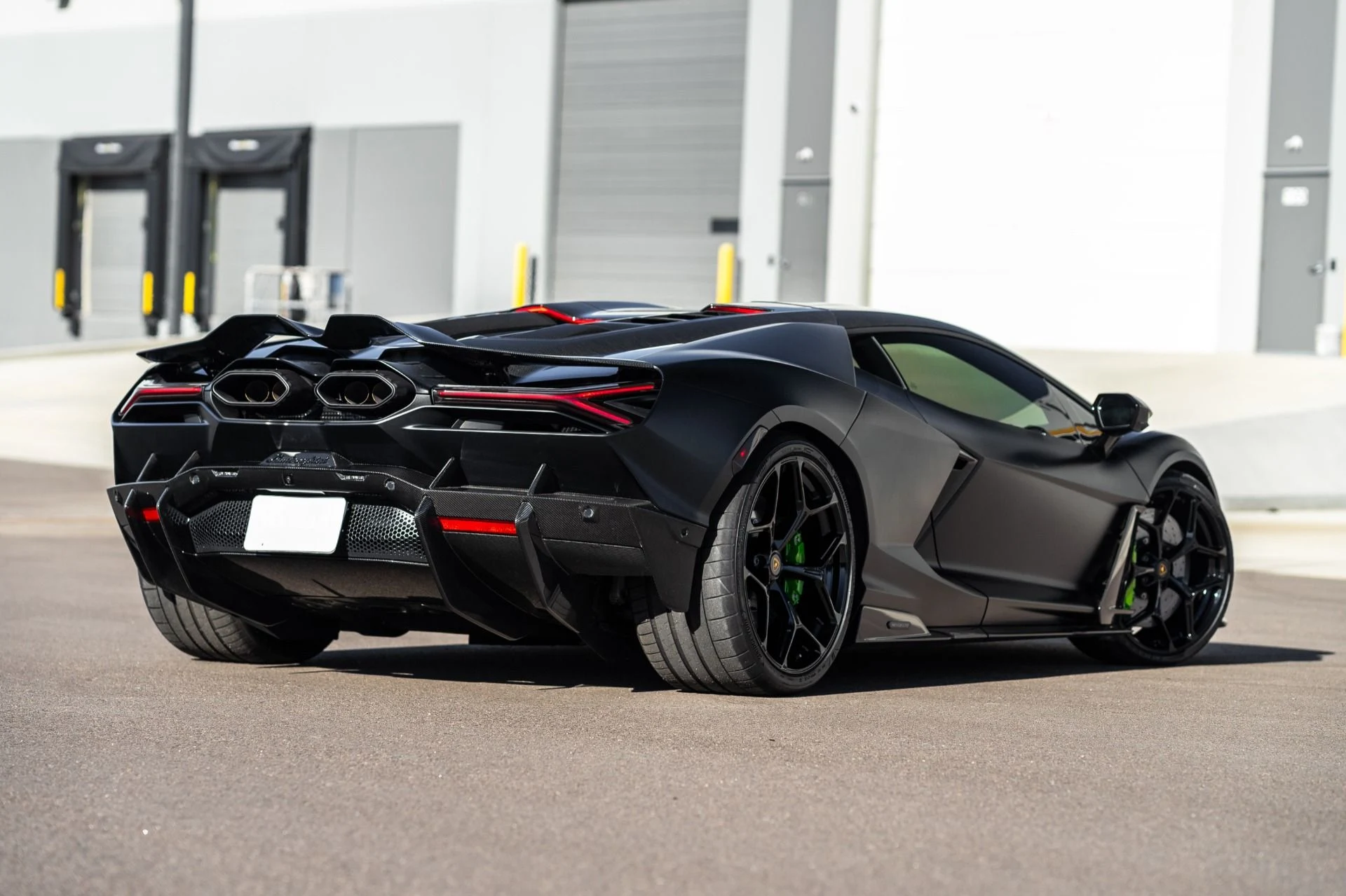 mph003_3720549524_Used_2025_Lamborghini_Revuelto_1791313558_1a215e5944