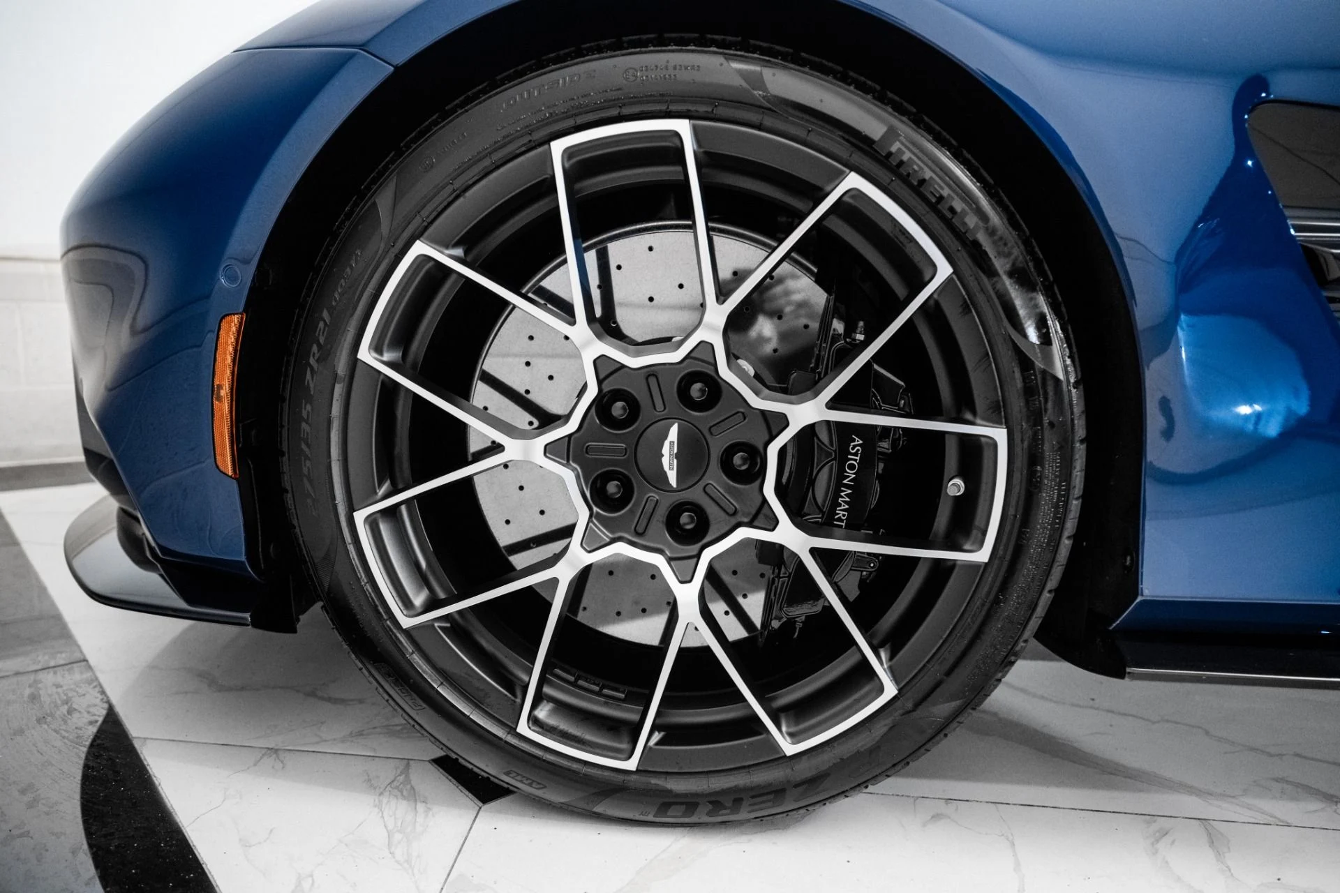 mph003_3723553097_Used_2025_Aston_Martin_Vanquish_1751745767_f8795b0fe8