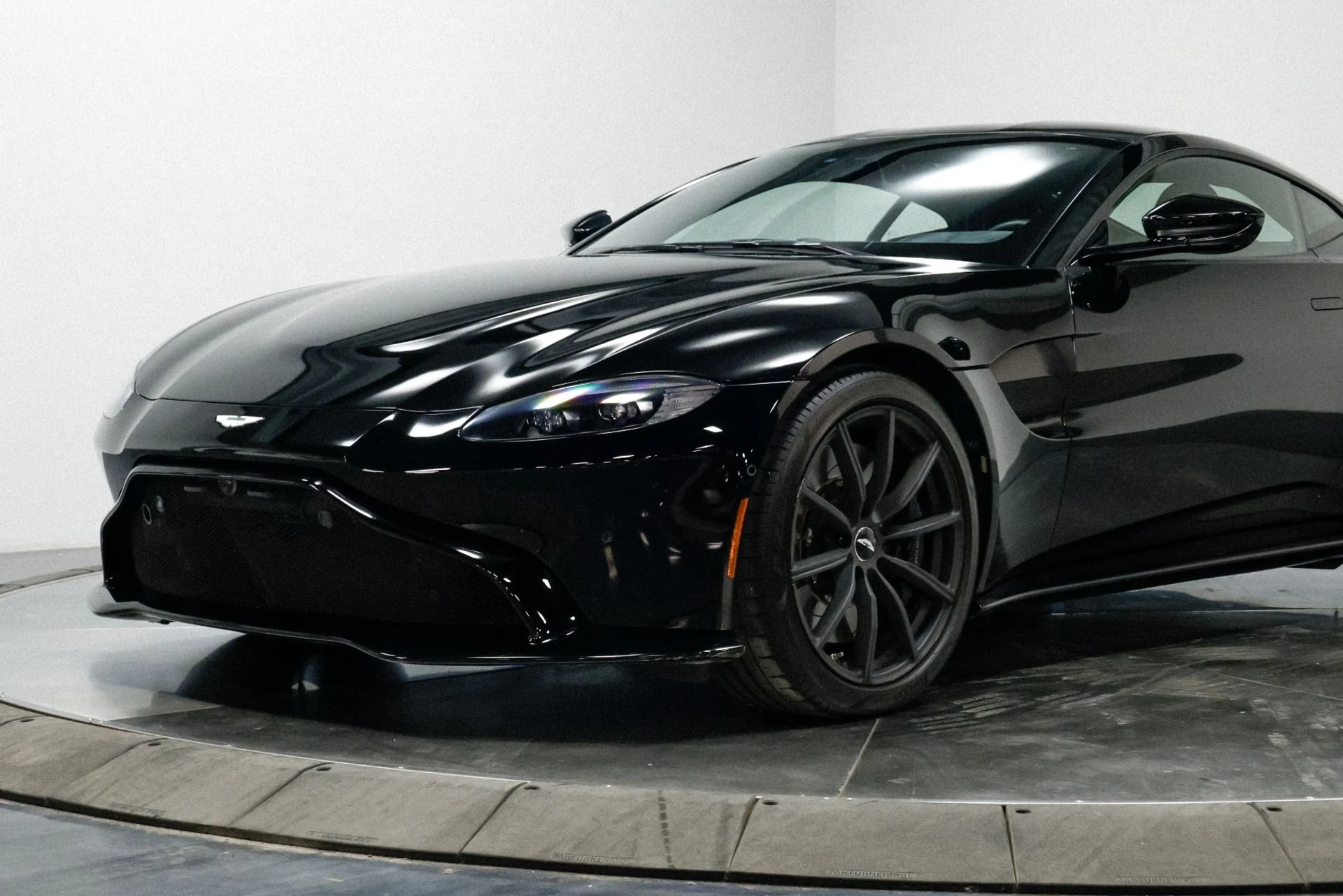 mph003_3728620781_Used_2019_Aston_Martin_Vantage_1760536342_fe6ebcb28f