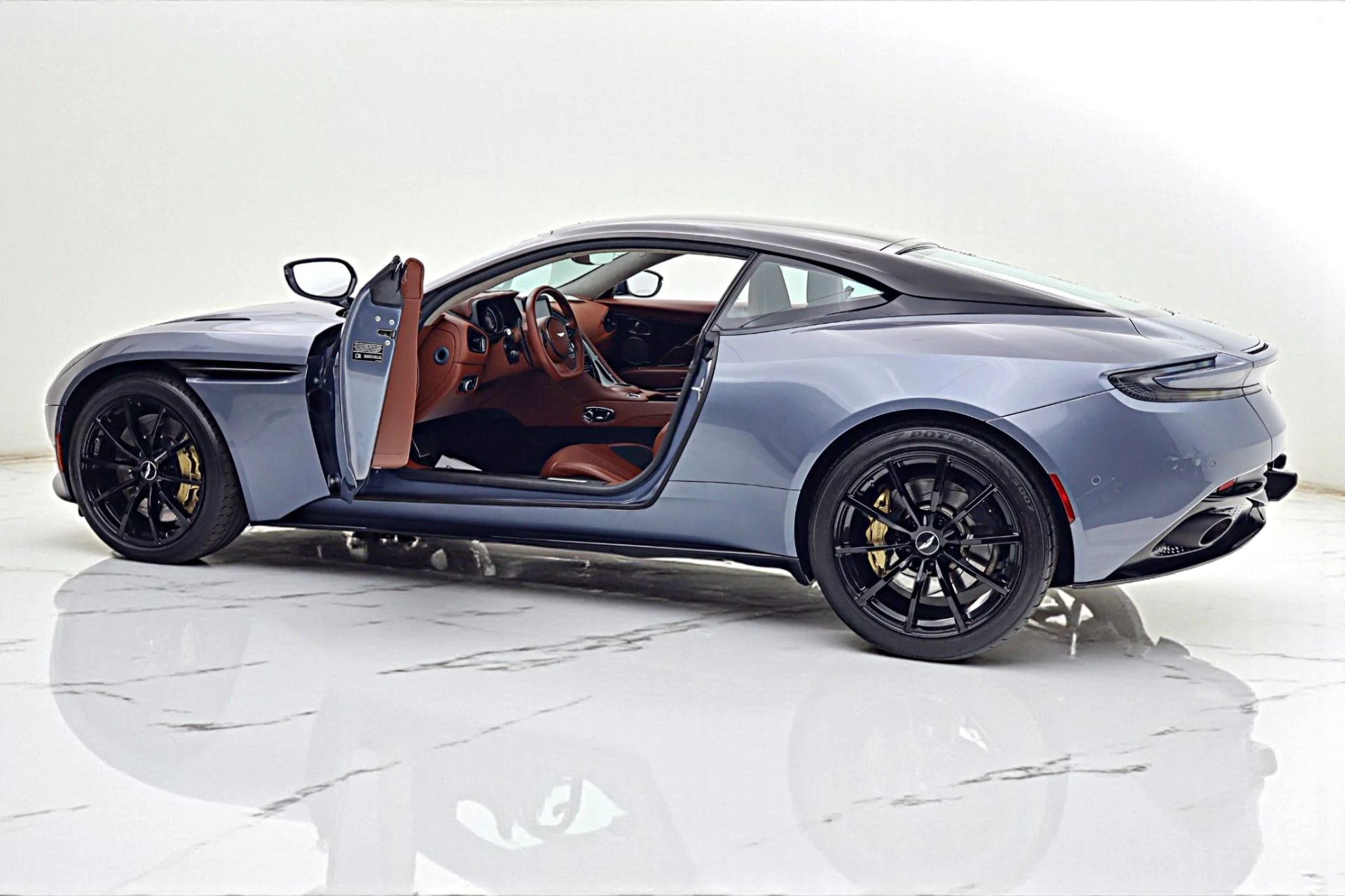 mph003_3734864109_Used_2020_Aston_Martin_DB_11_AMR_b4f8cc2fb2