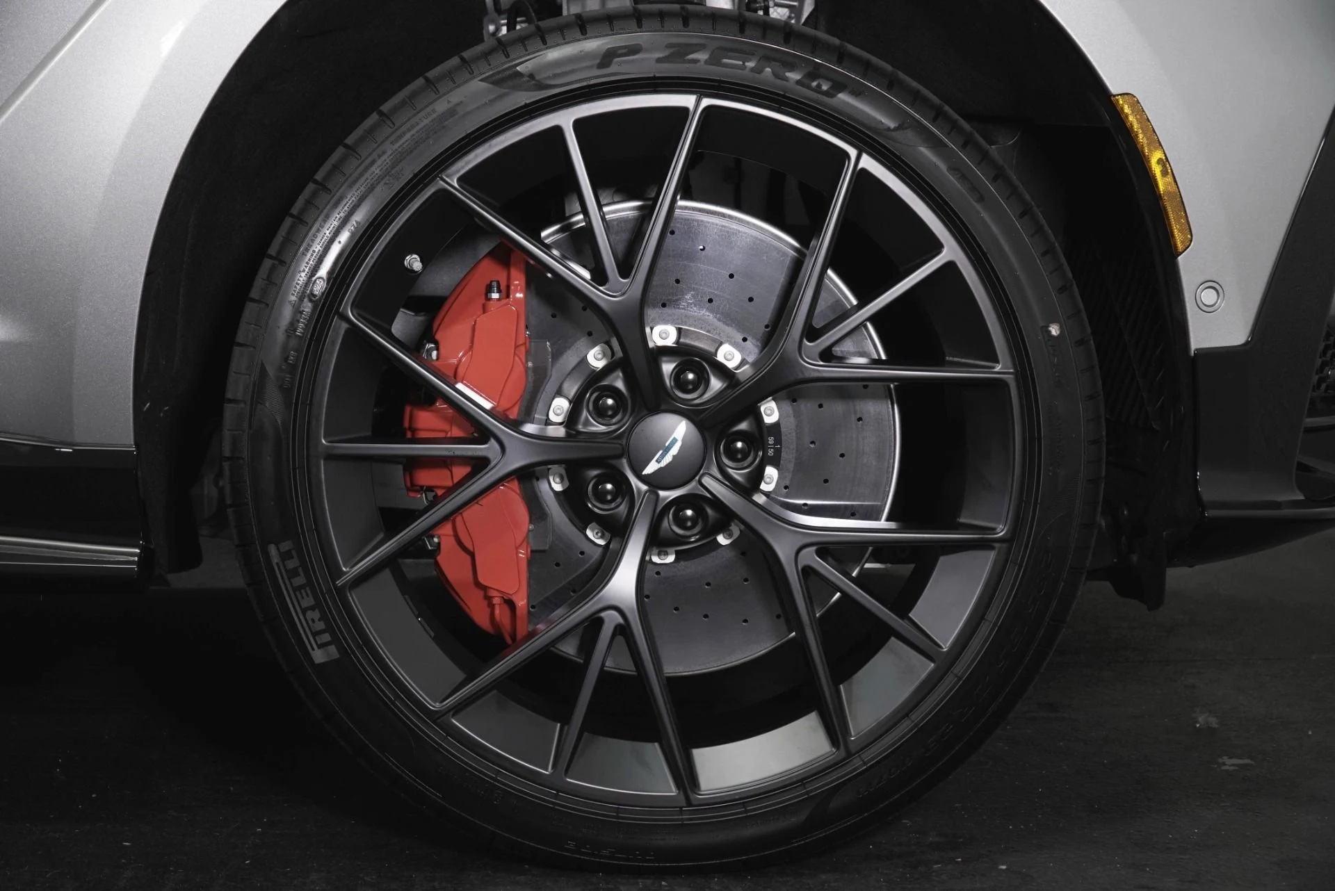mph003_3741090153_New_2026_Aston_Martin_DBX_S_1781900282_4f2f3e10fb