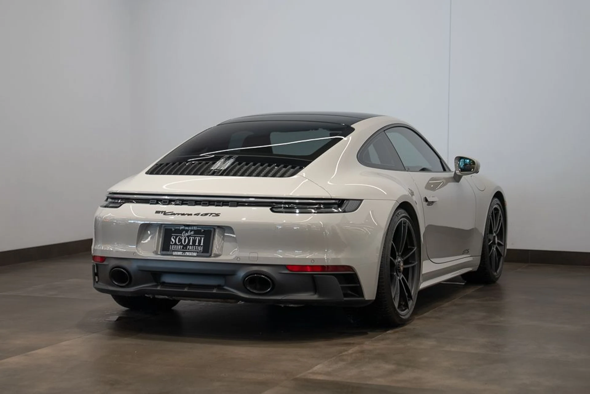 mph003_3745723150_porsche_911_2023_jpg_v_1773863537_816ad64a0f