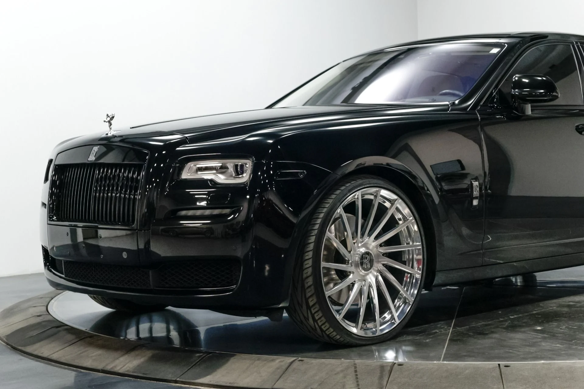 mph003_374878998_Used_2015_Rolls_Royce_Ghost_Base_1760537854_eb1eb92b7a