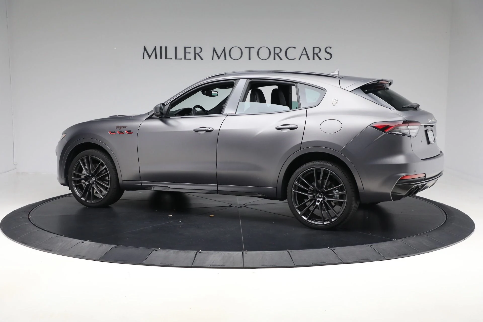 mph003_3756092917_Used_2022_Maserati_Levante_Trofeo_e78bcba62f