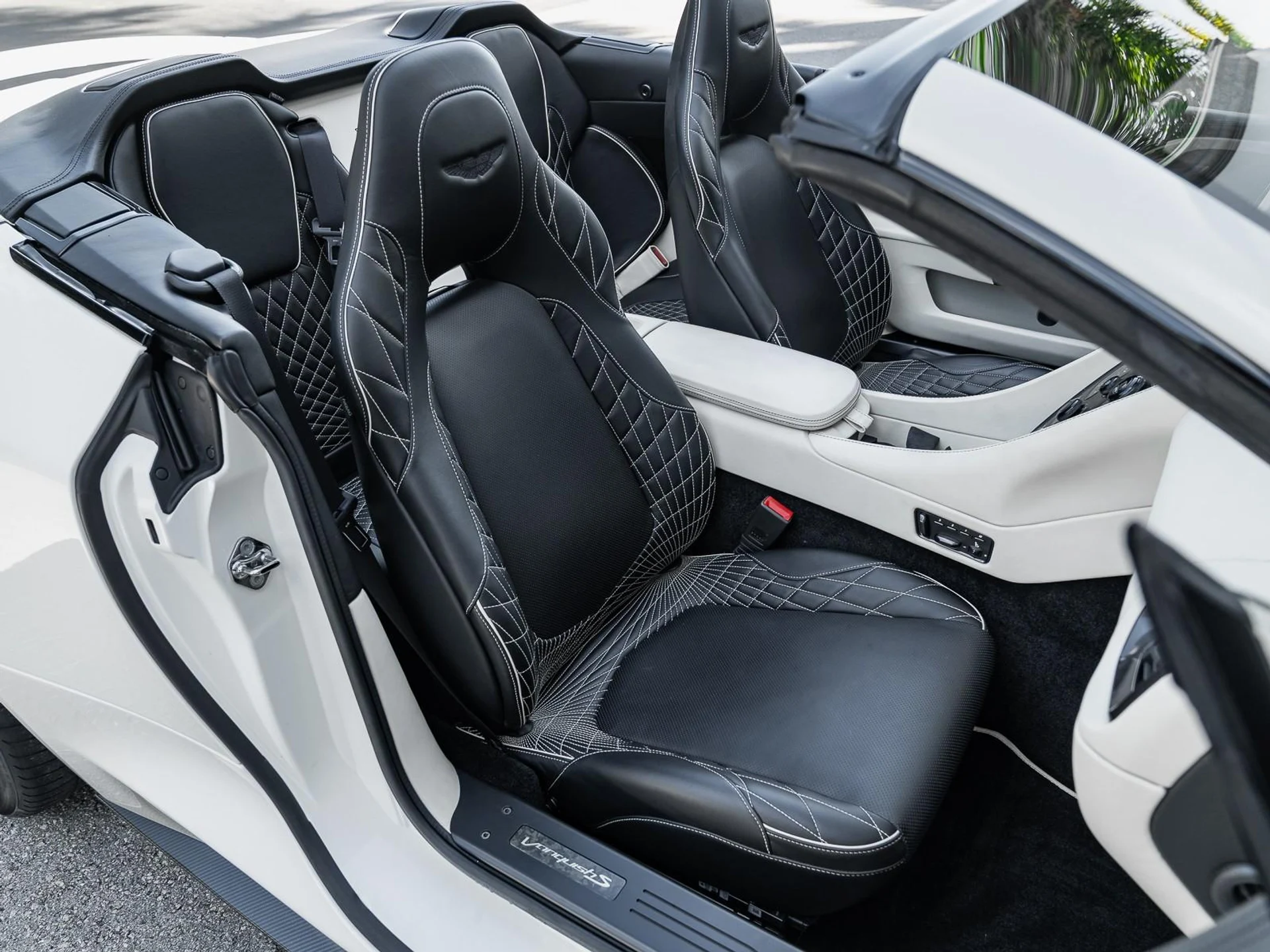 mph003_3763733989_Used_2018_Aston_Martin_Vanquish_S_1759353623_e98d58a9fa