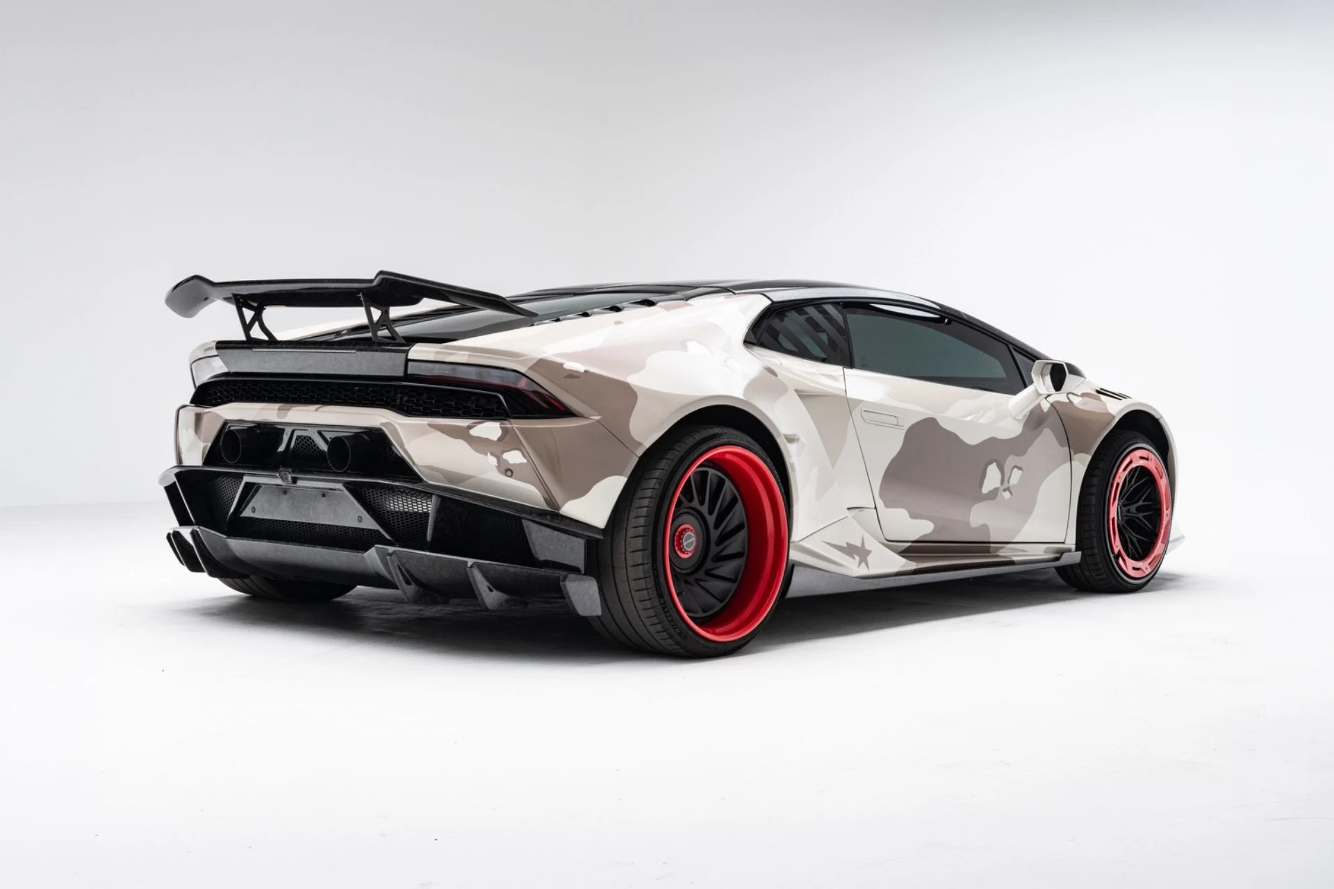 mph003_3777580279_Used_2015_Lamborghini_Huracan_LP_610_4_1777064624_ea0c573469