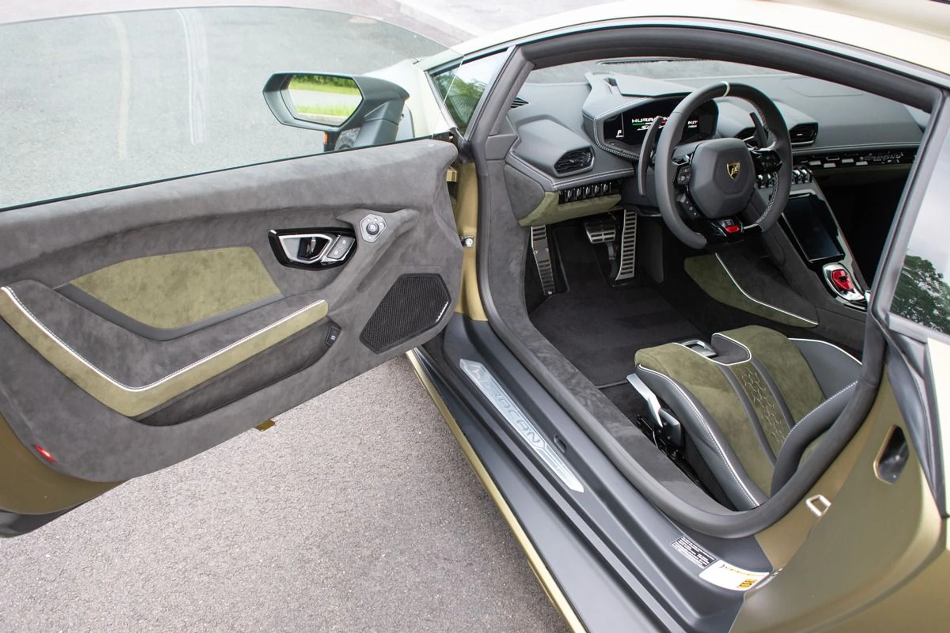 mph003_3782814216_Used_2023_Lamborghini_Huracan_Sterrato_1769868848_d907c3be60