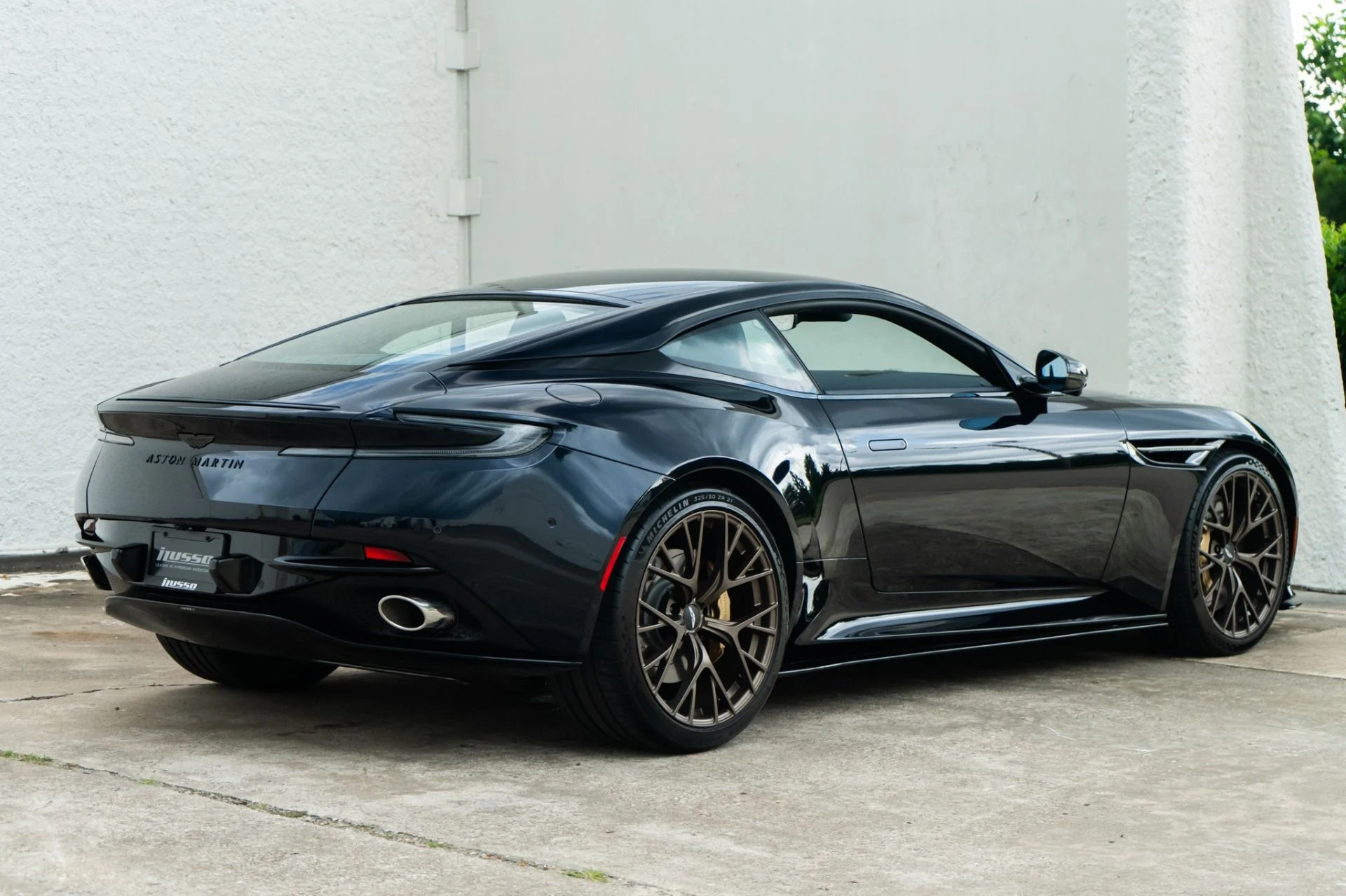 mph003_3789677612_Used_2024_Aston_Martin_DB_12_V8_1780518223_ad41972905