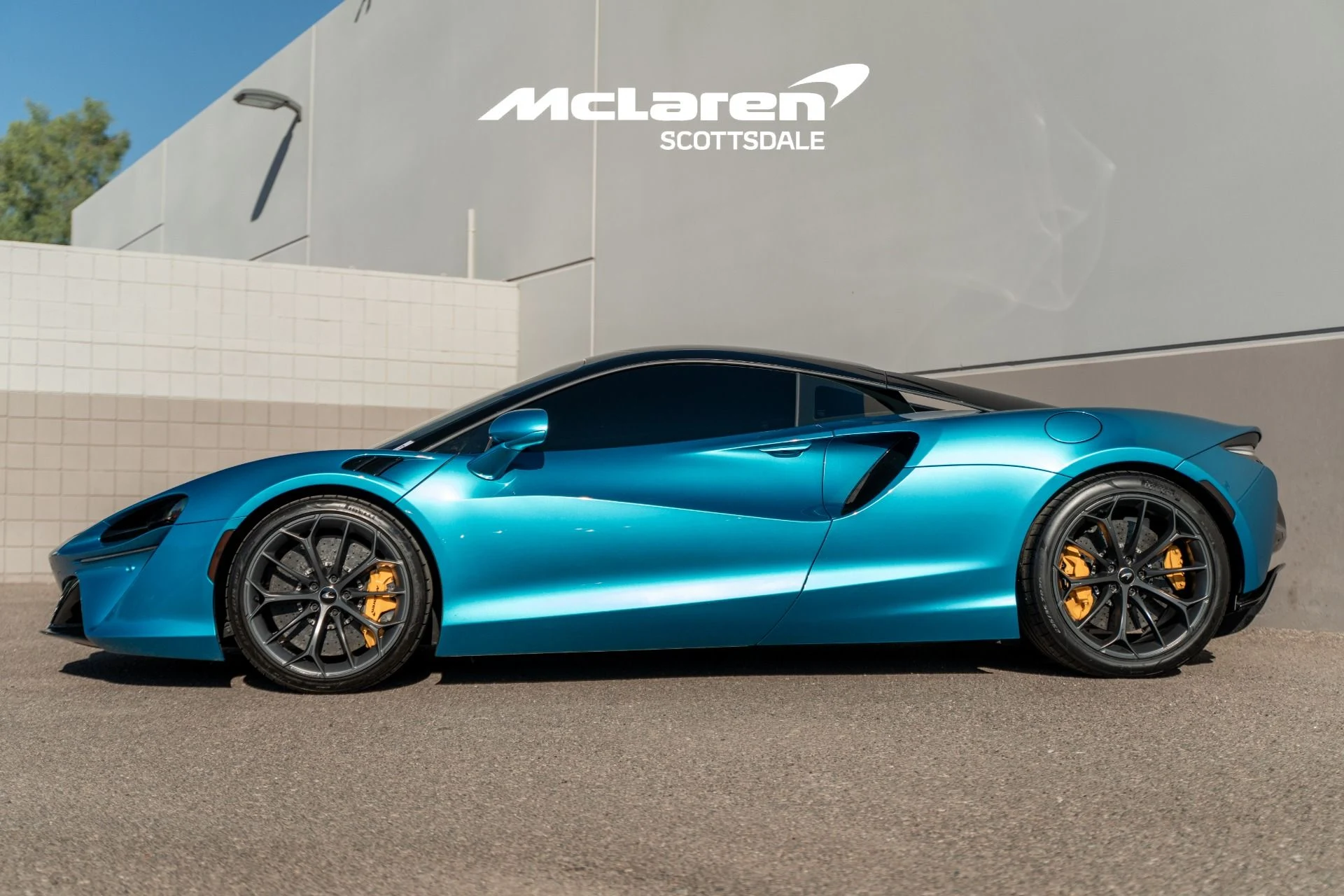 mph003_3795417499_Used_2023_MCLAREN_ARTURA_1758922569_15037c2c9e
