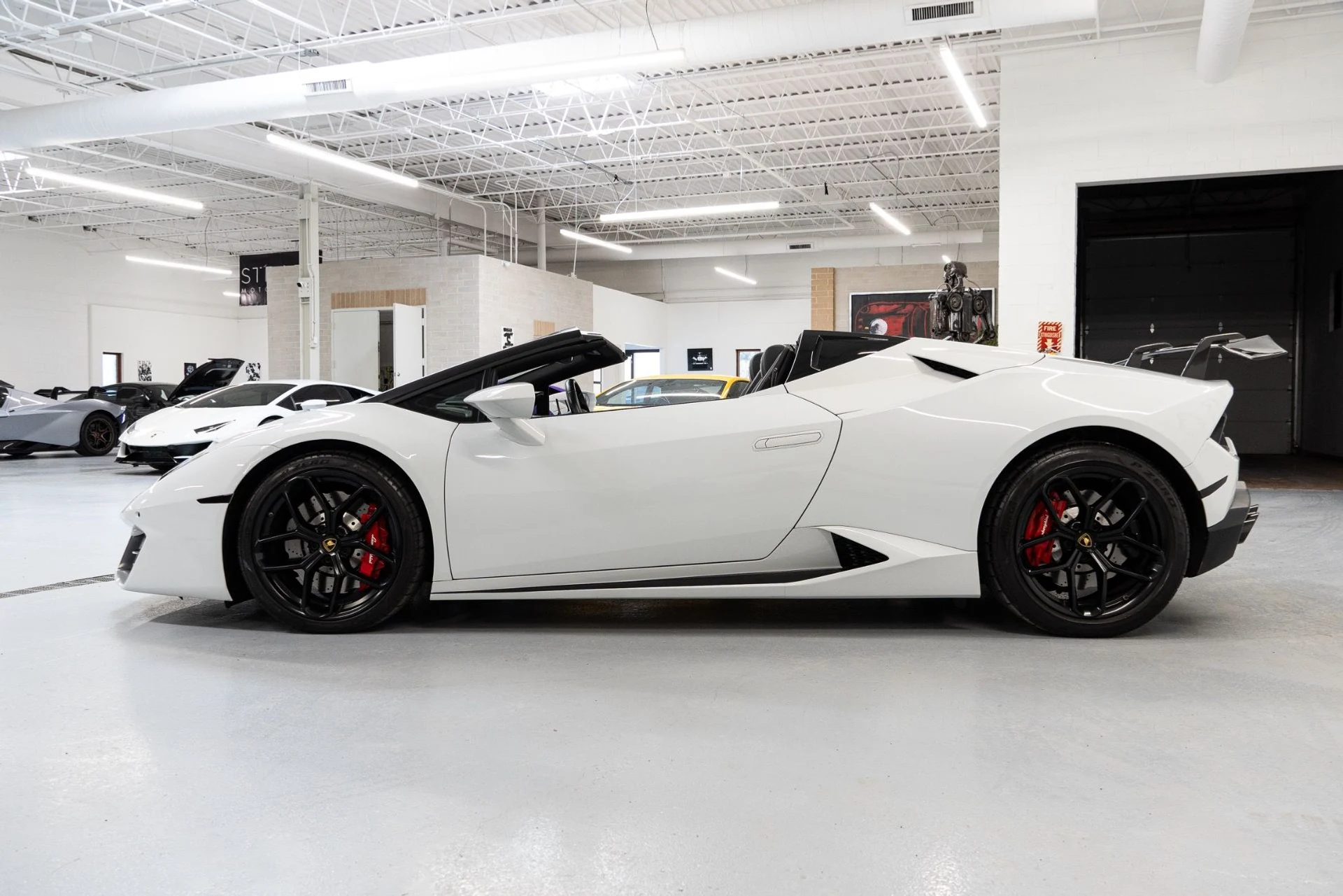 mph003_3798799888_Used_2017_Lamborghini_Huracan_LP_580_2_Spyder_1772480495_3743f5d91d
