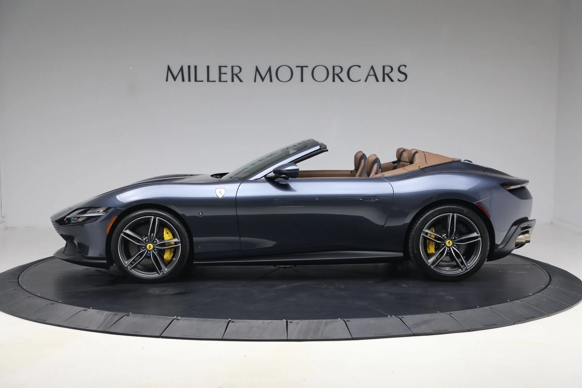 mph003_3806032640_Used_2025_Ferrari_Roma_Spider_1793294137_2d2ba8fc89