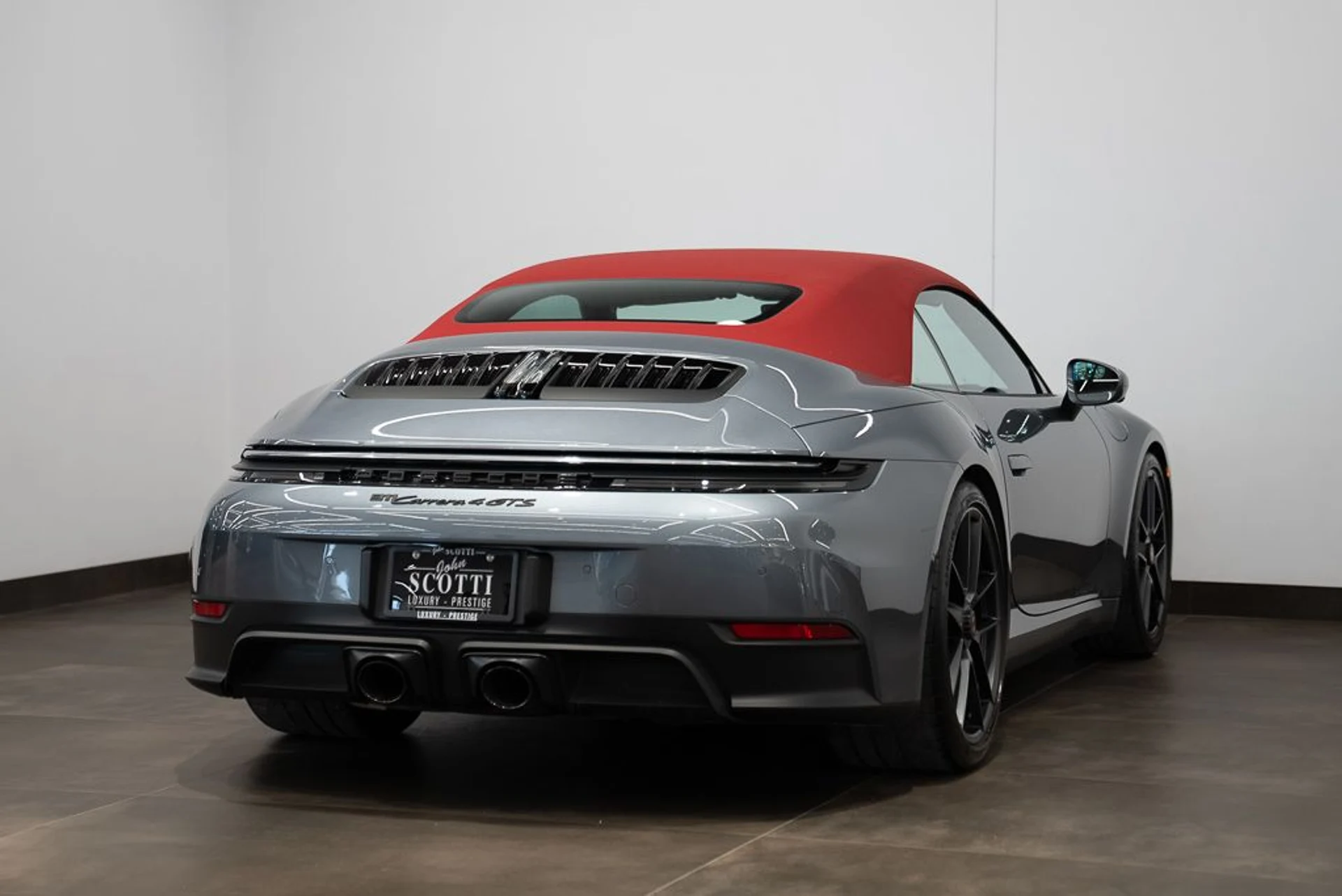 mph003_3839386309_porsche_911_2025_jpg_v_1776180195_a2c559b298