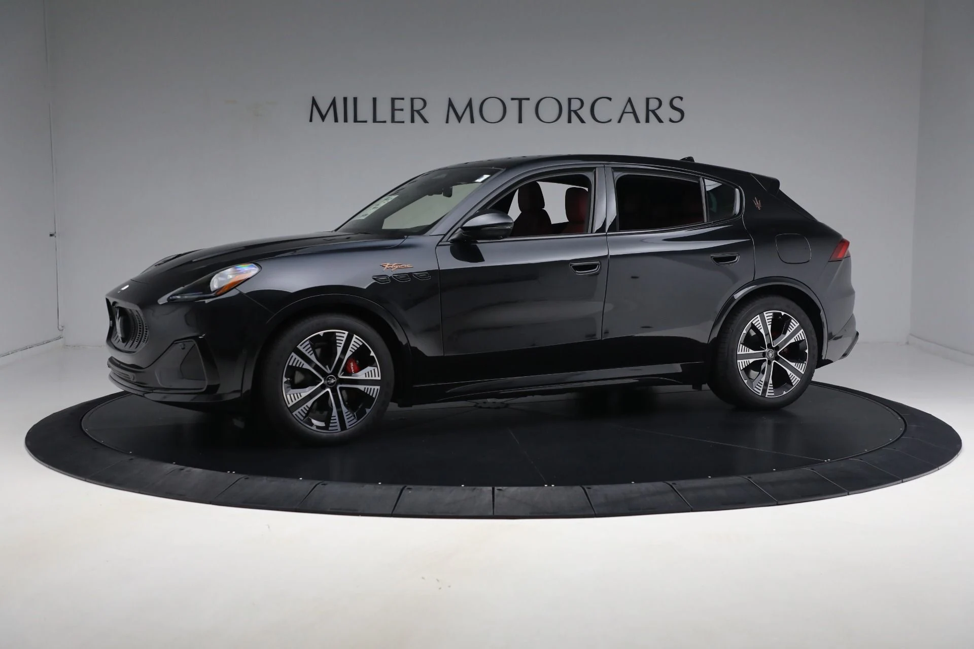 mph003_3852424790_New_2025_Maserati_Grecale_Folgore_d6ff847d5c