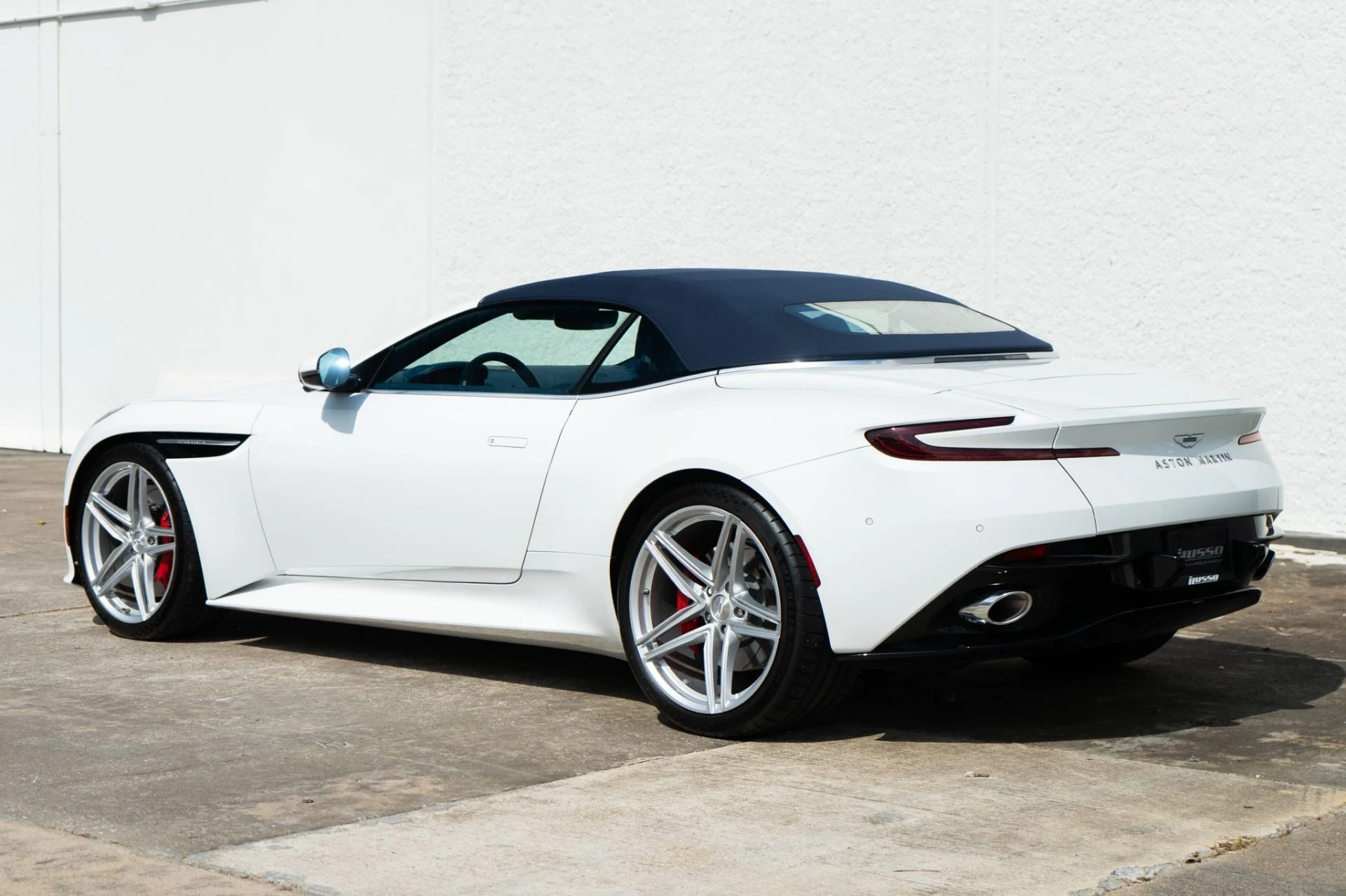 mph003_3877945021_Used_2025_Aston_Martin_DB_12_Volante_1785884214_2ccb6193e5