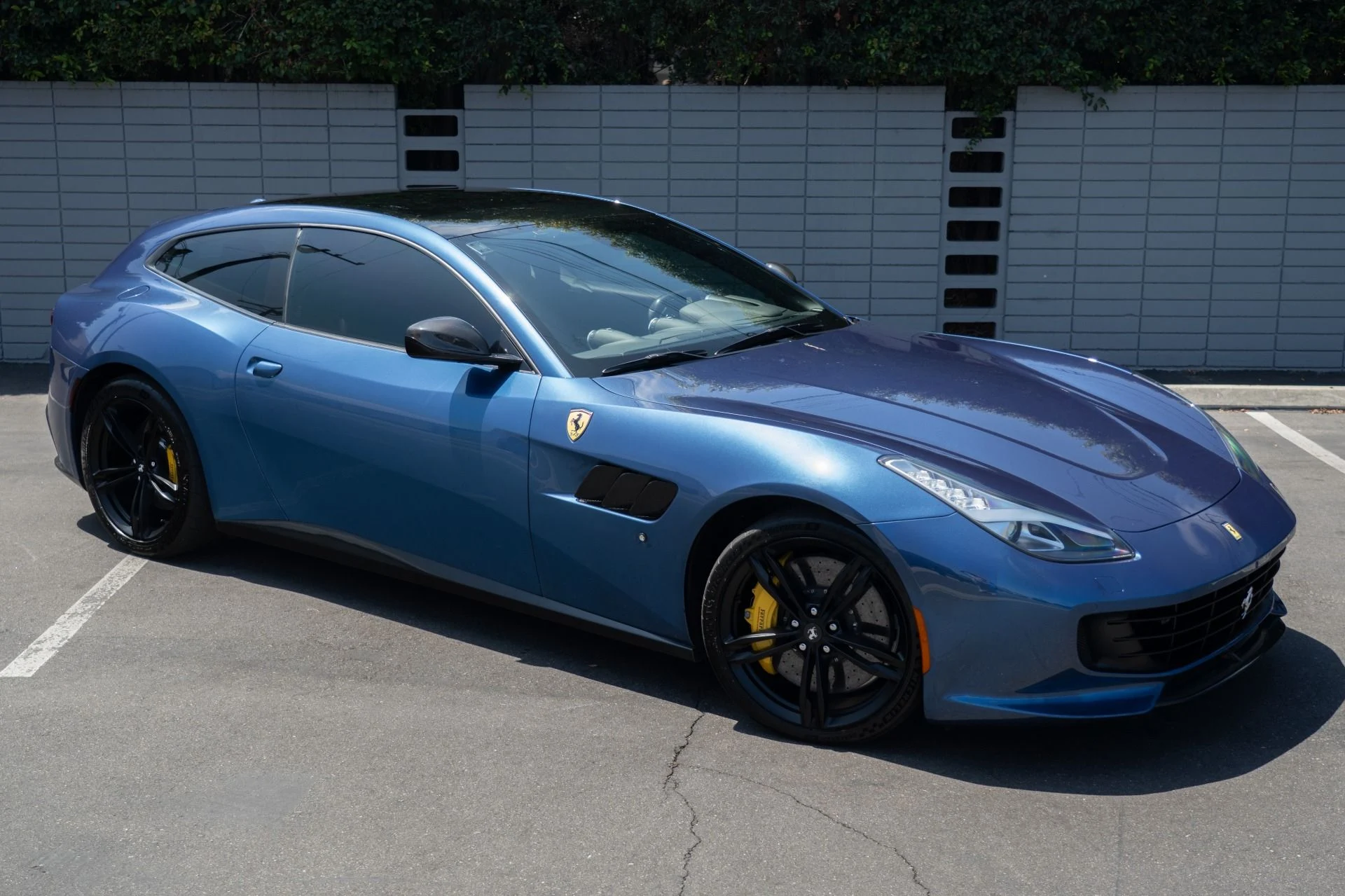 mph003_3893693738_Used_2017_Ferrari_GTC_4_Lusso_1755302053_7a2b2c4873