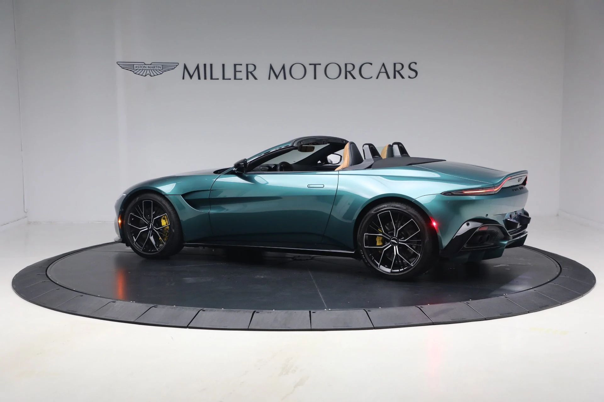 mph003_3894152225_Used_2023_Aston_Martin_Vantage_V8_1791917155_107938576e