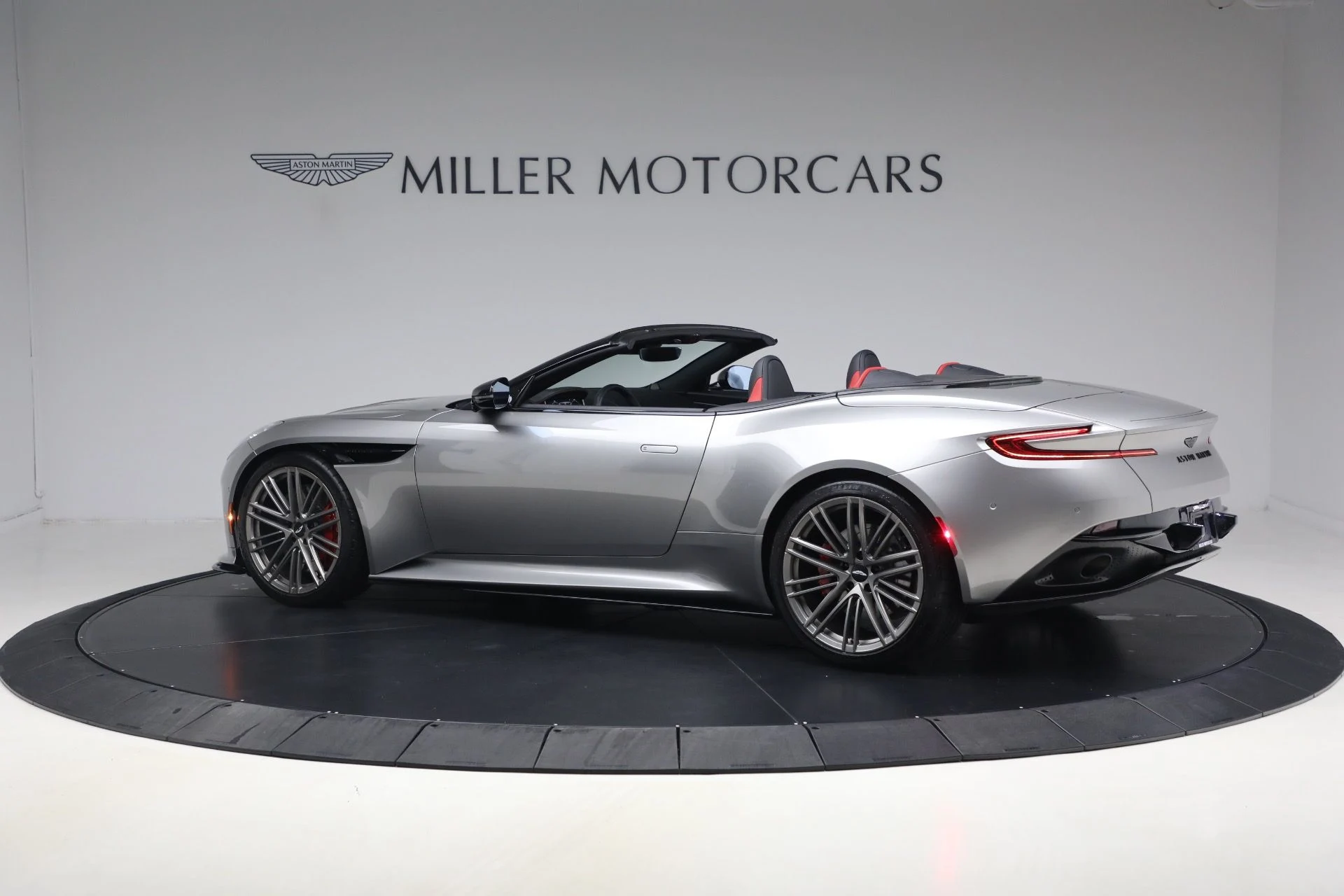 mph003_3914496896_Used_2024_Aston_Martin_DB_12_Volante_1789831142_3b2dae6cbf