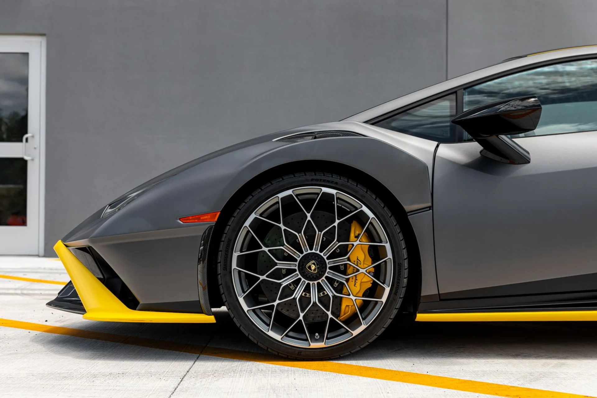 mph003_3936224270_Used_2024_Lamborghini_Huracan_STO_f0f3bb6dc4