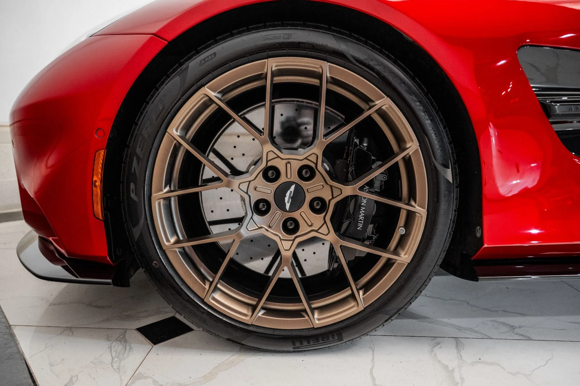 mph003_394181576_Used_2025_Aston_Martin_Vanquish_1751746222_21ec1ace27
