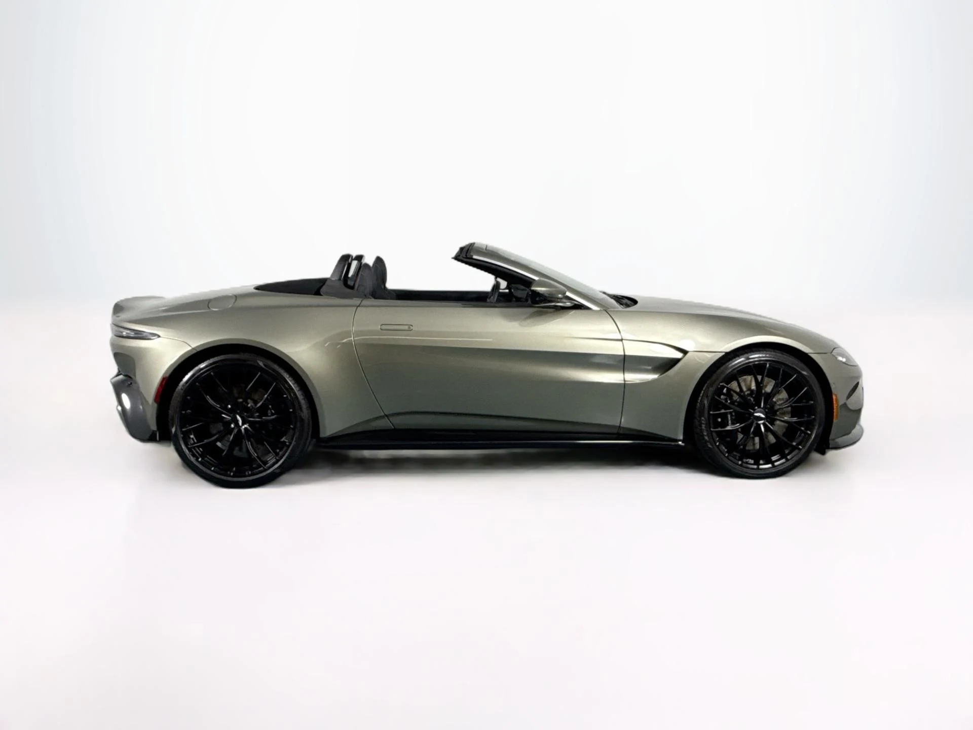 mph003_3954065449_Used_2023_Aston_Martin_Vantage_V8_1783445528_c76cfc2120