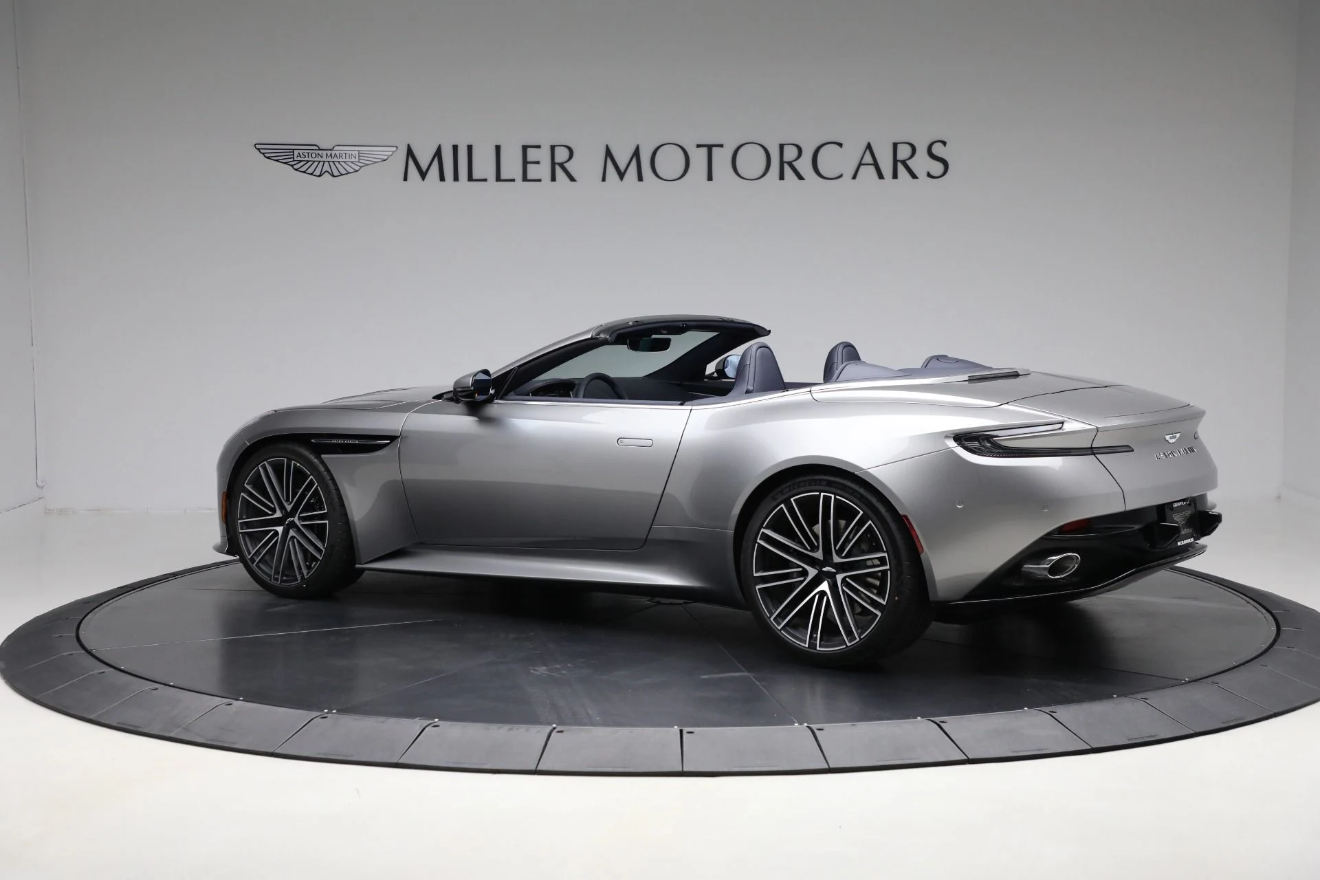 mph003_3961184456_New_2025_Aston_Martin_DB_12_Volante_75cc933e1a