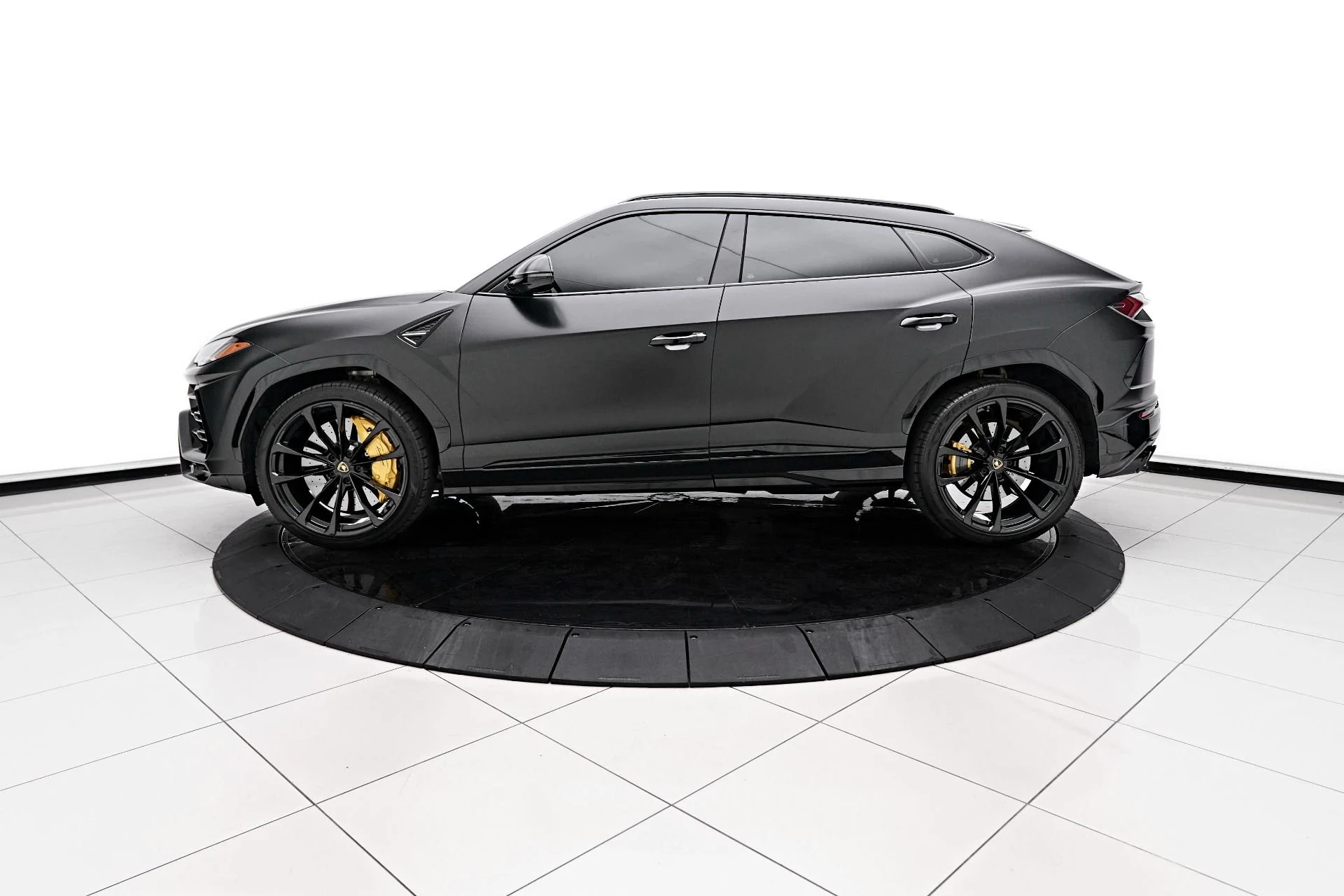 mph003_3964181717_Used_2022_Lamborghini_Urus_1714440387_bbe0aa445e