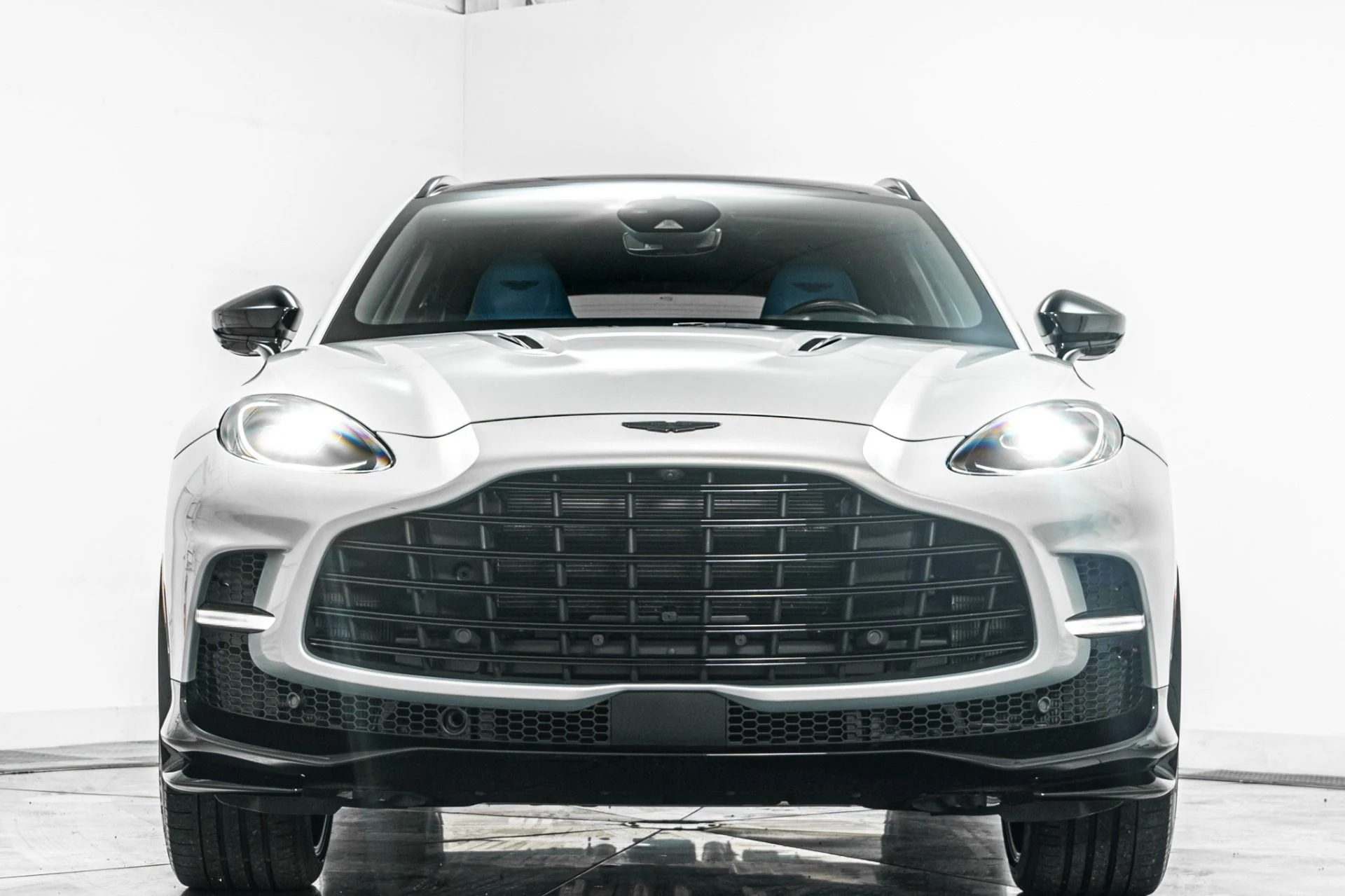 mph003_396485651_Used_2023_Aston_Martin_DBX_707_1782508866_e48452c4be