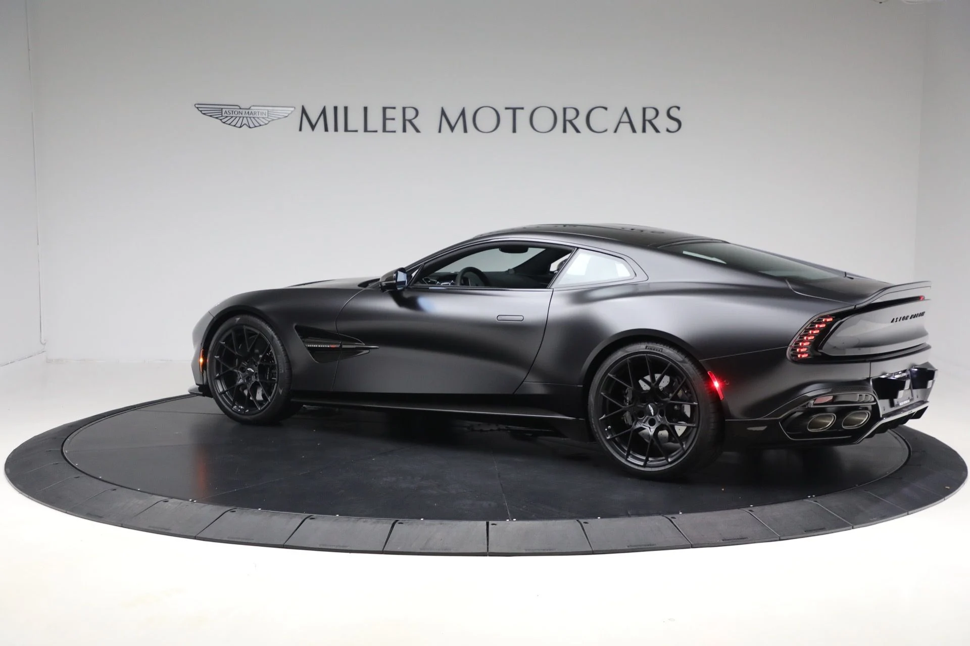 mph003_3970572089_Used_2025_Aston_Martin_Vanquish_cac95d14ec