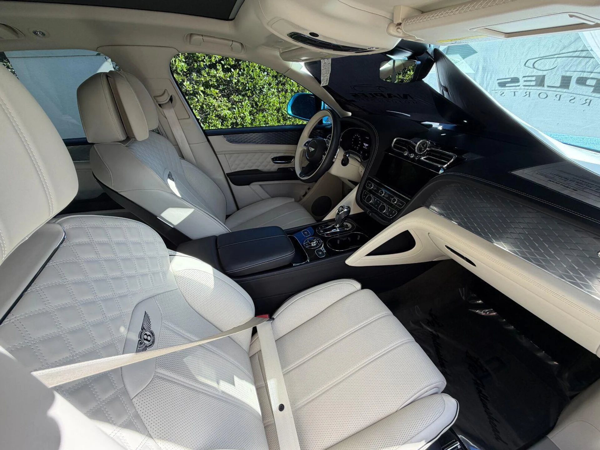 mph003_3978462473_Used_2022_Bentley_Bentayga_V8_1789657402_91f80bb819
