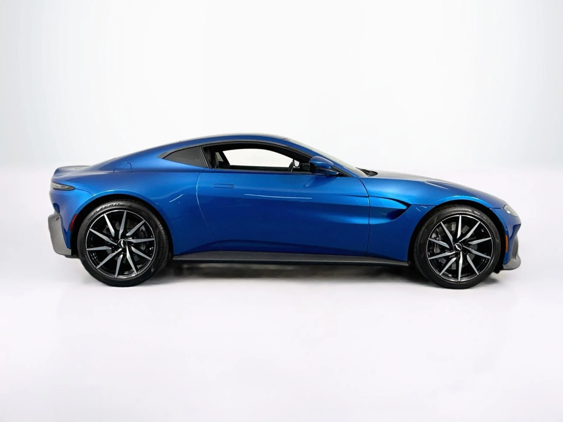 mph003_3983717325_Used_2020_Aston_Martin_Vantage_1791218614_dba2ecc2f7