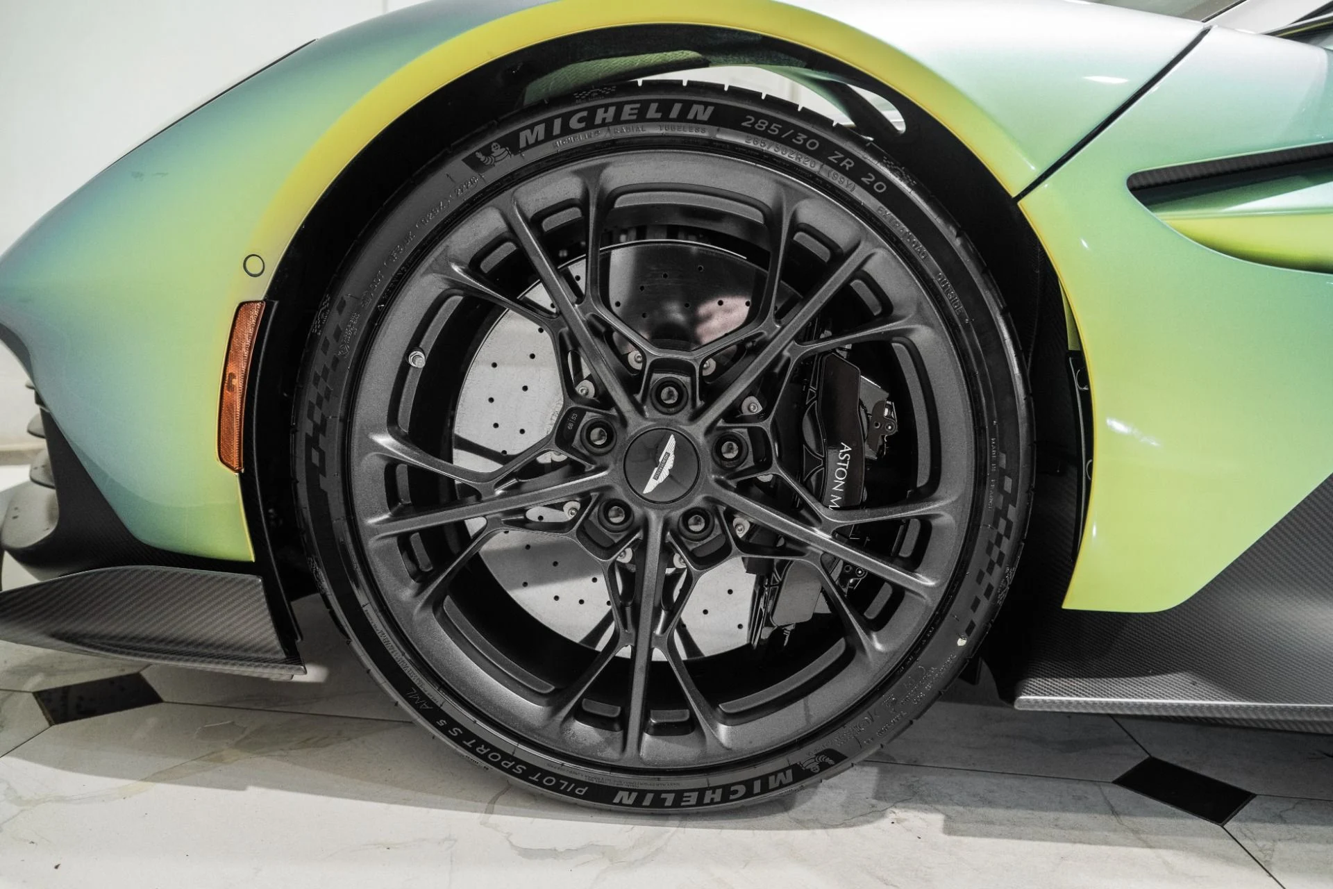 mph003_3986463675_New_2026_Aston_Martin_Valhalla_1790437423_0458430a21